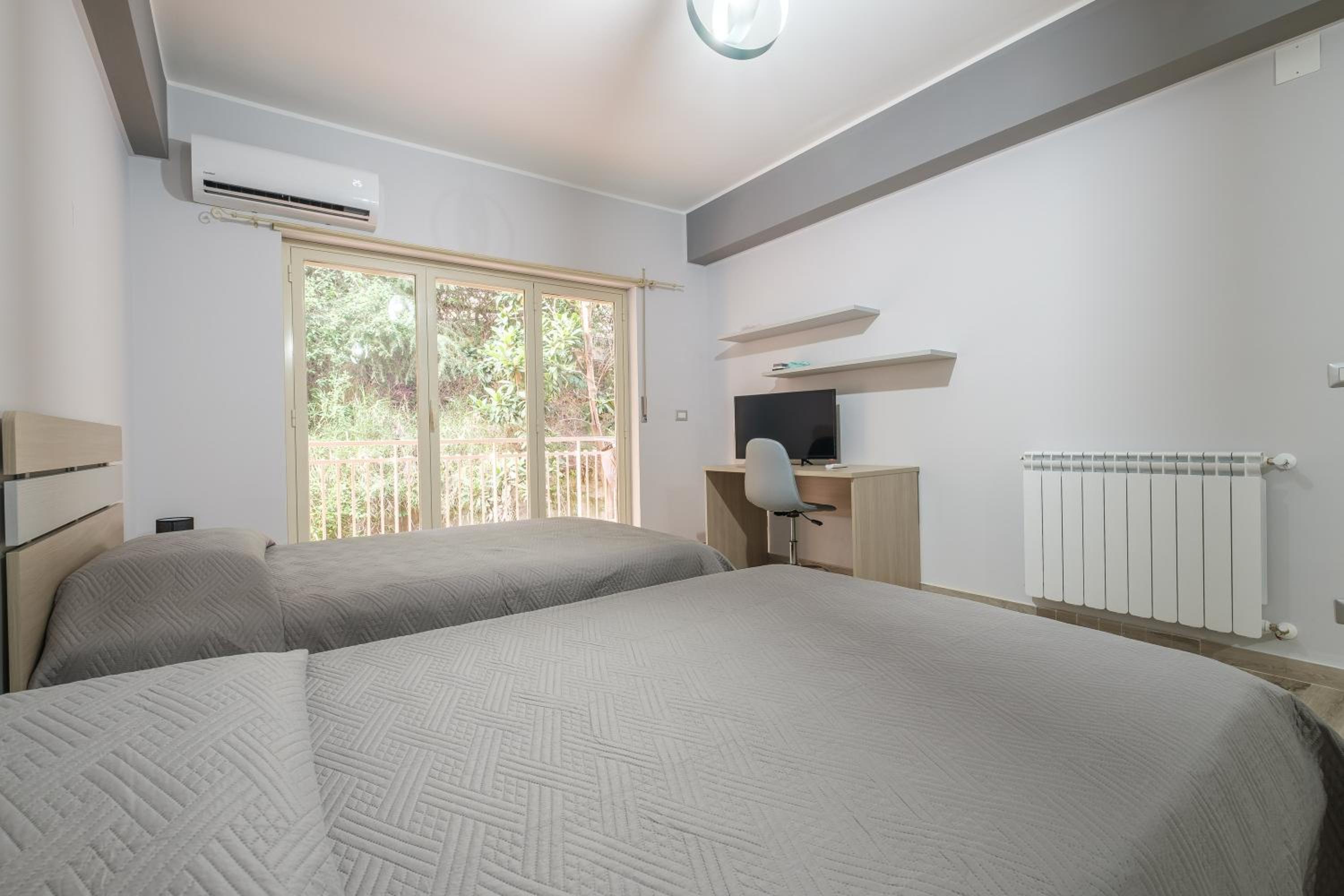 Two-Bedroom Deluxe Apartment with Balcony photo 2