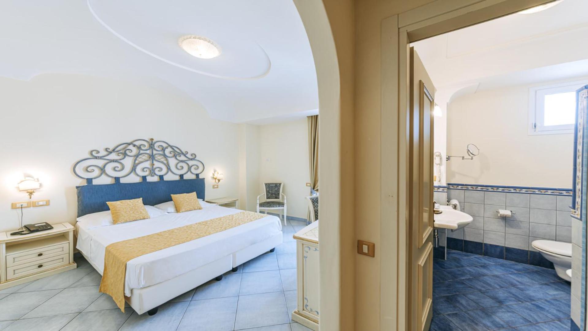 Standard Double Room - Photo 5