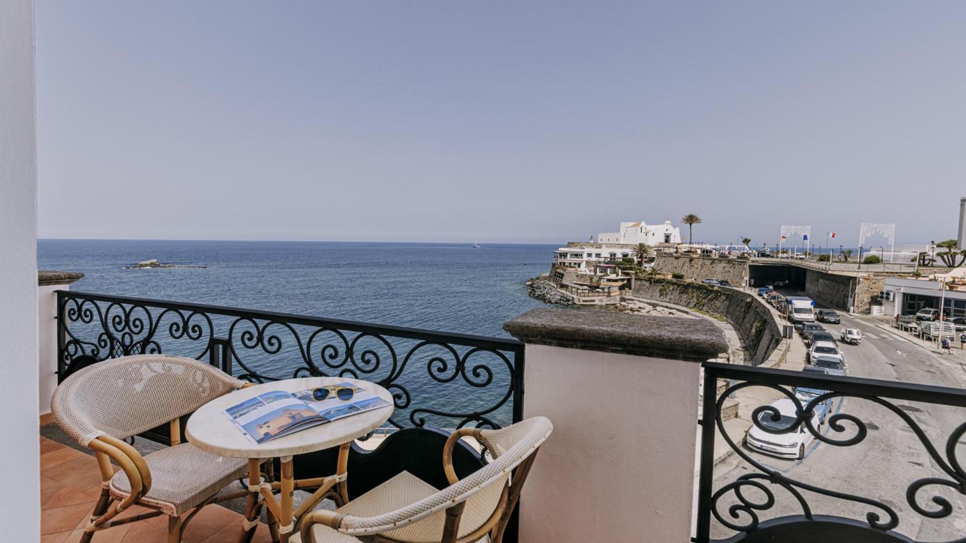 Superior Double Room with Sea View and Balcony photo 3