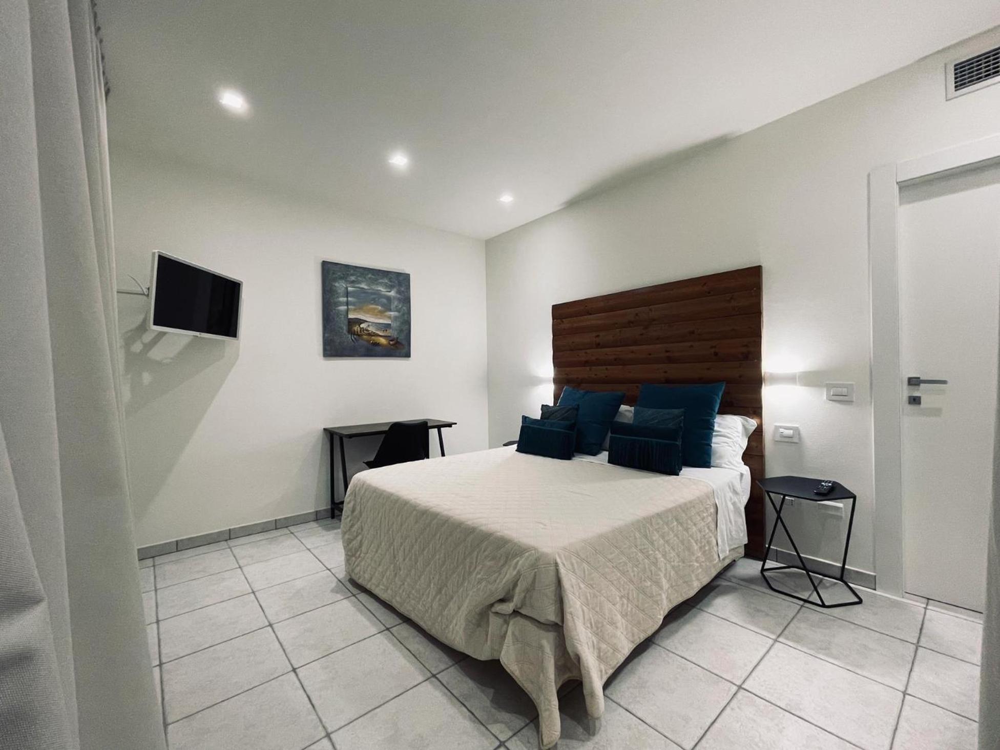 Family Room with Balcony photo 2