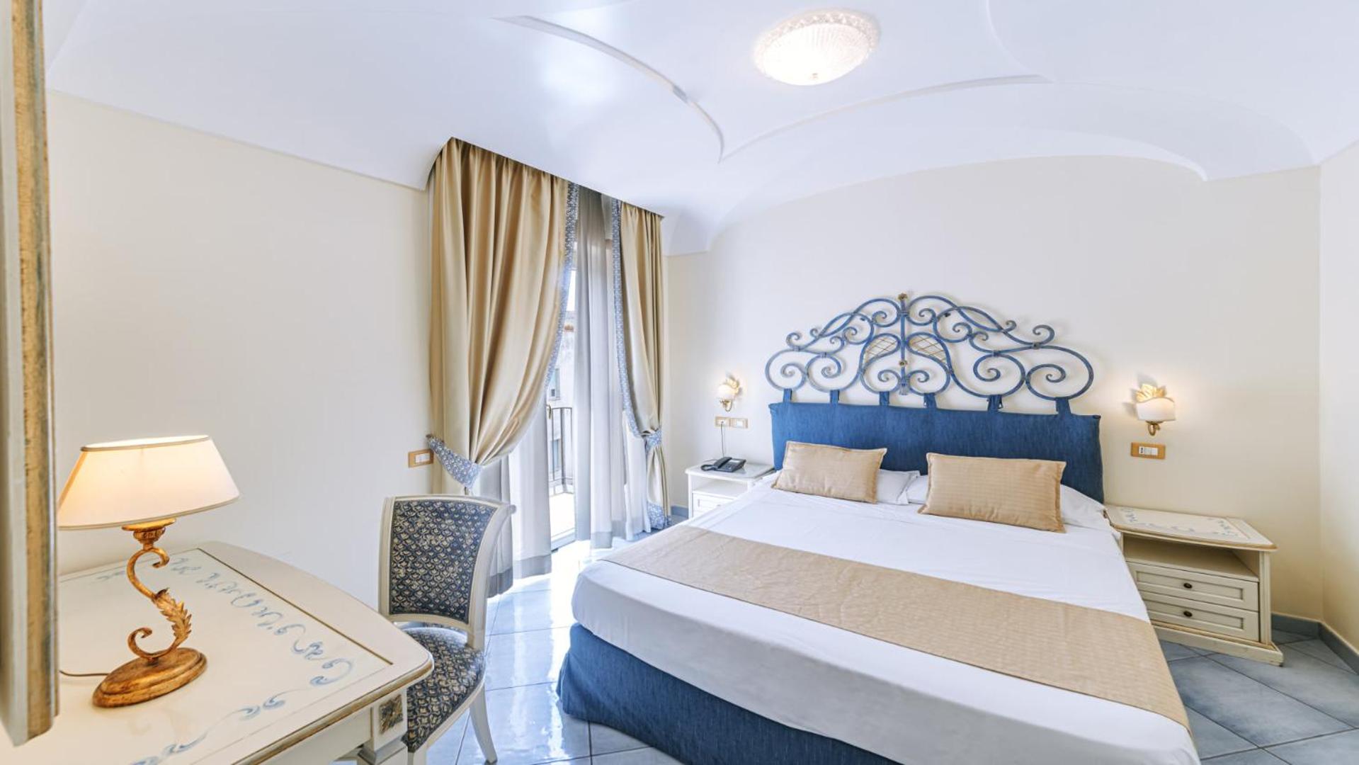 Standard Double Room - Photo 8