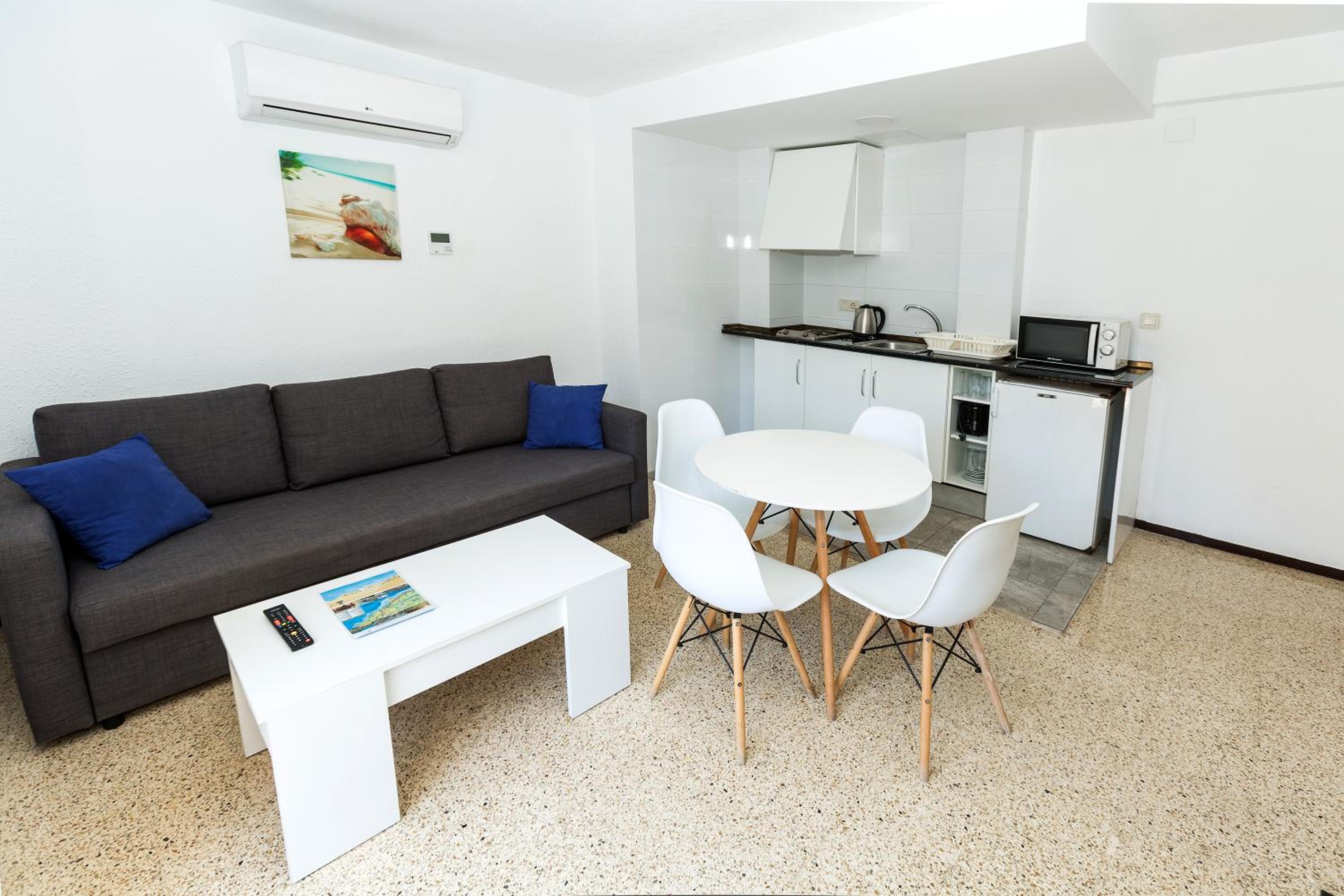Apartamento de una habitación con balcón