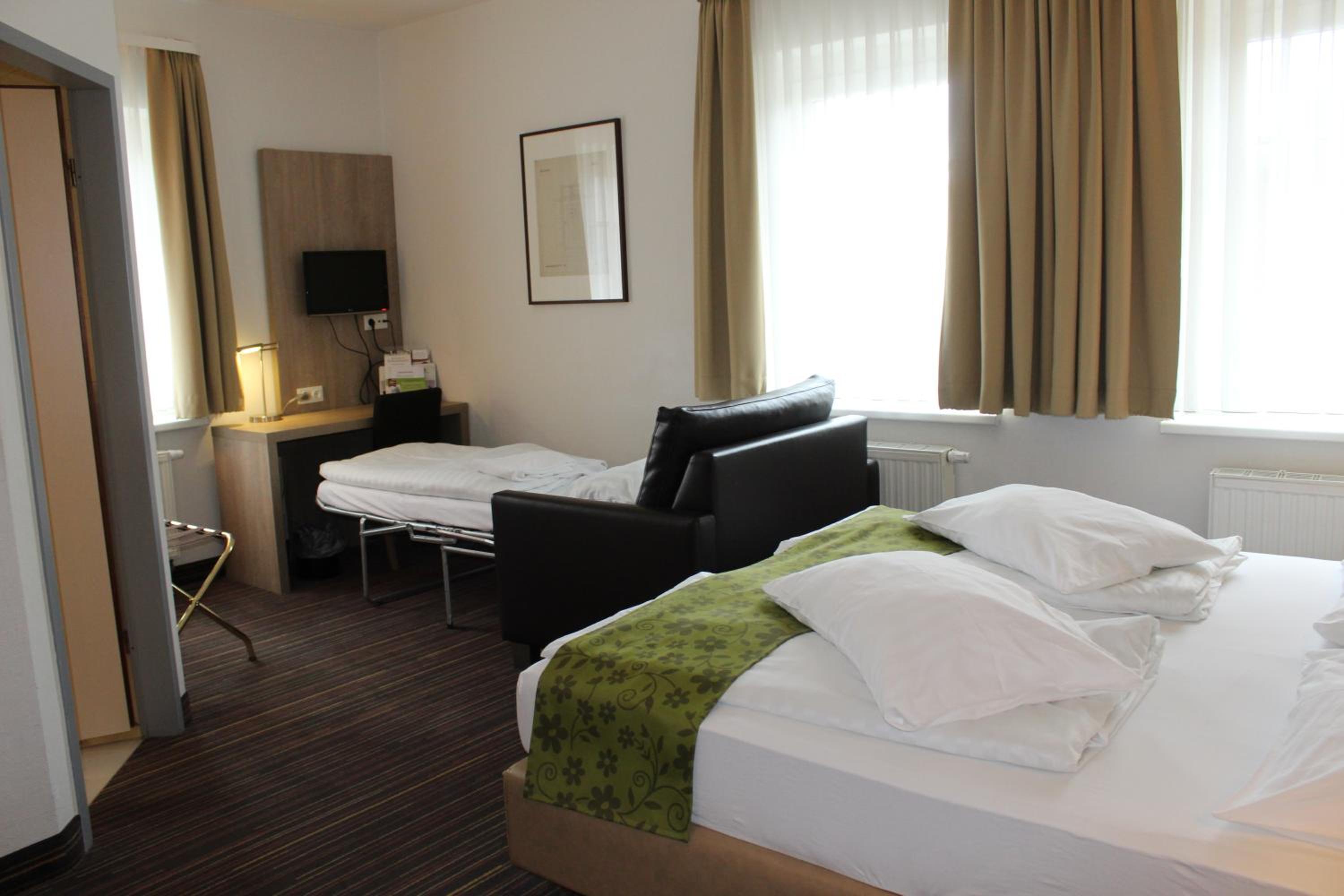 Double Room Rathaus possibility of extra sofa bed