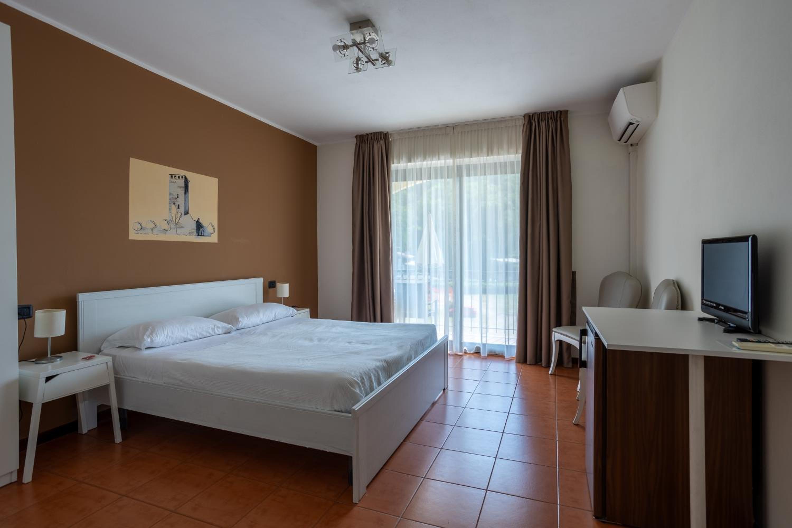 Double Room - Photo 3