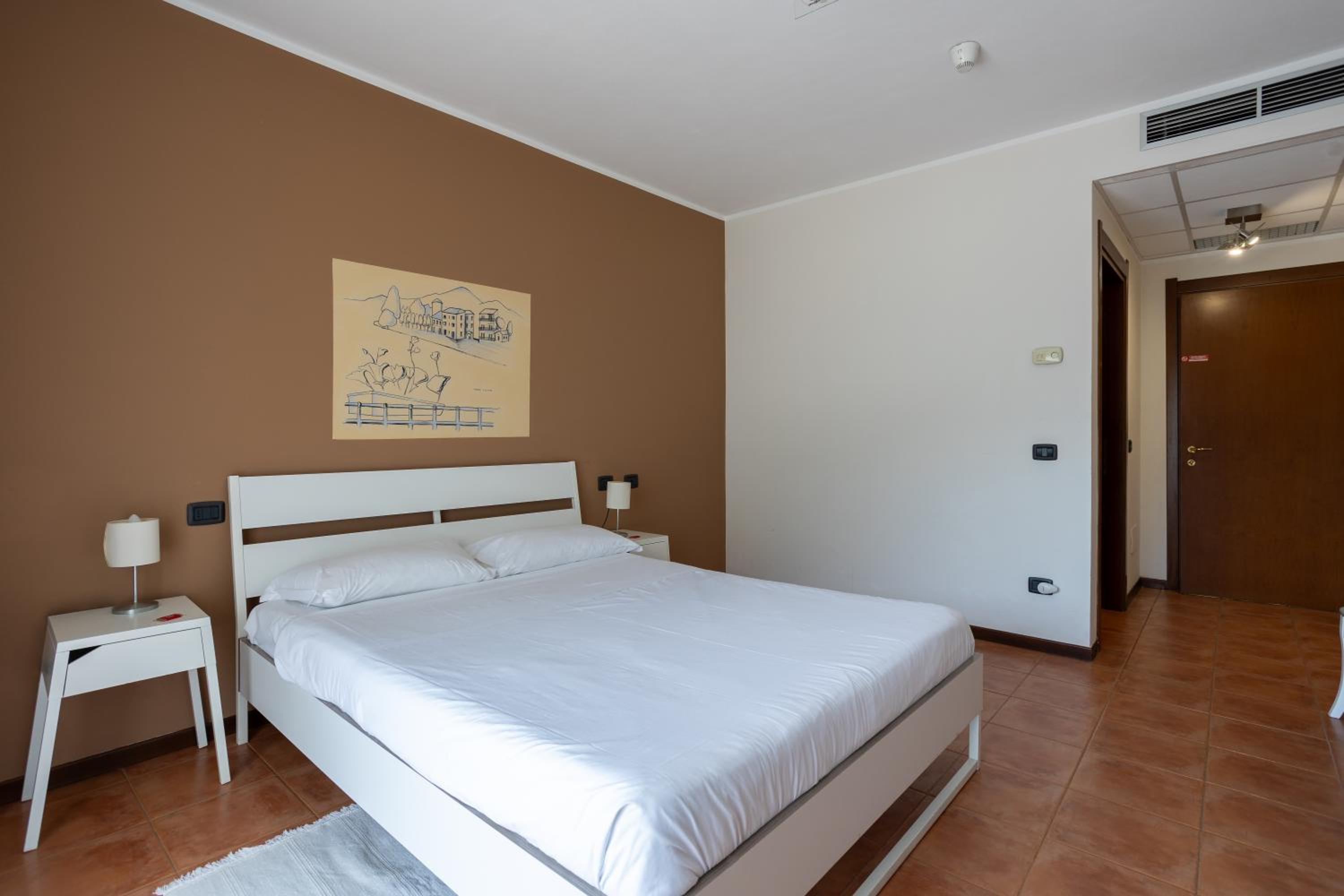 Superior Double Room with Balcony - Photo 3