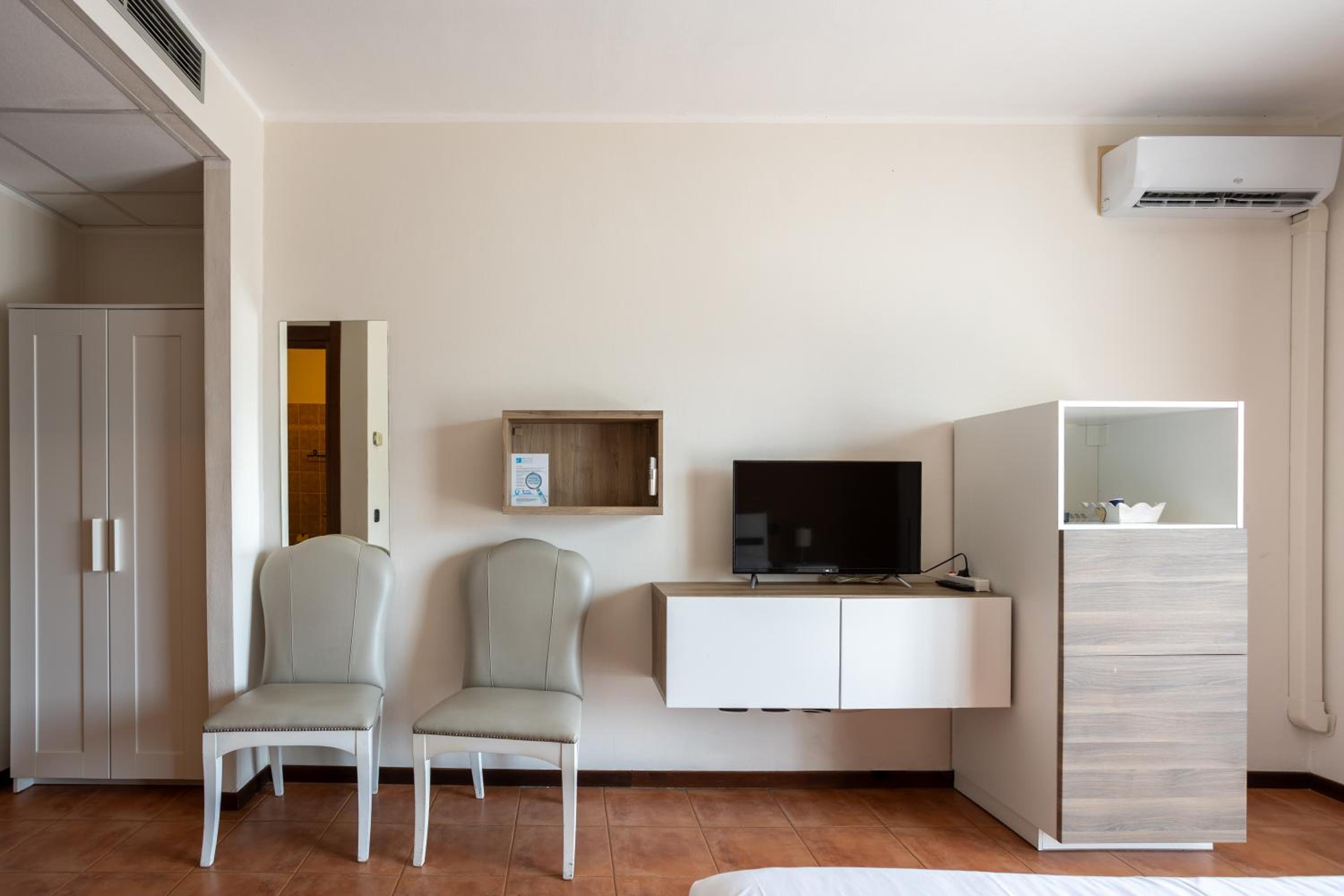 Superior Double Room with Balcony - Photo 20