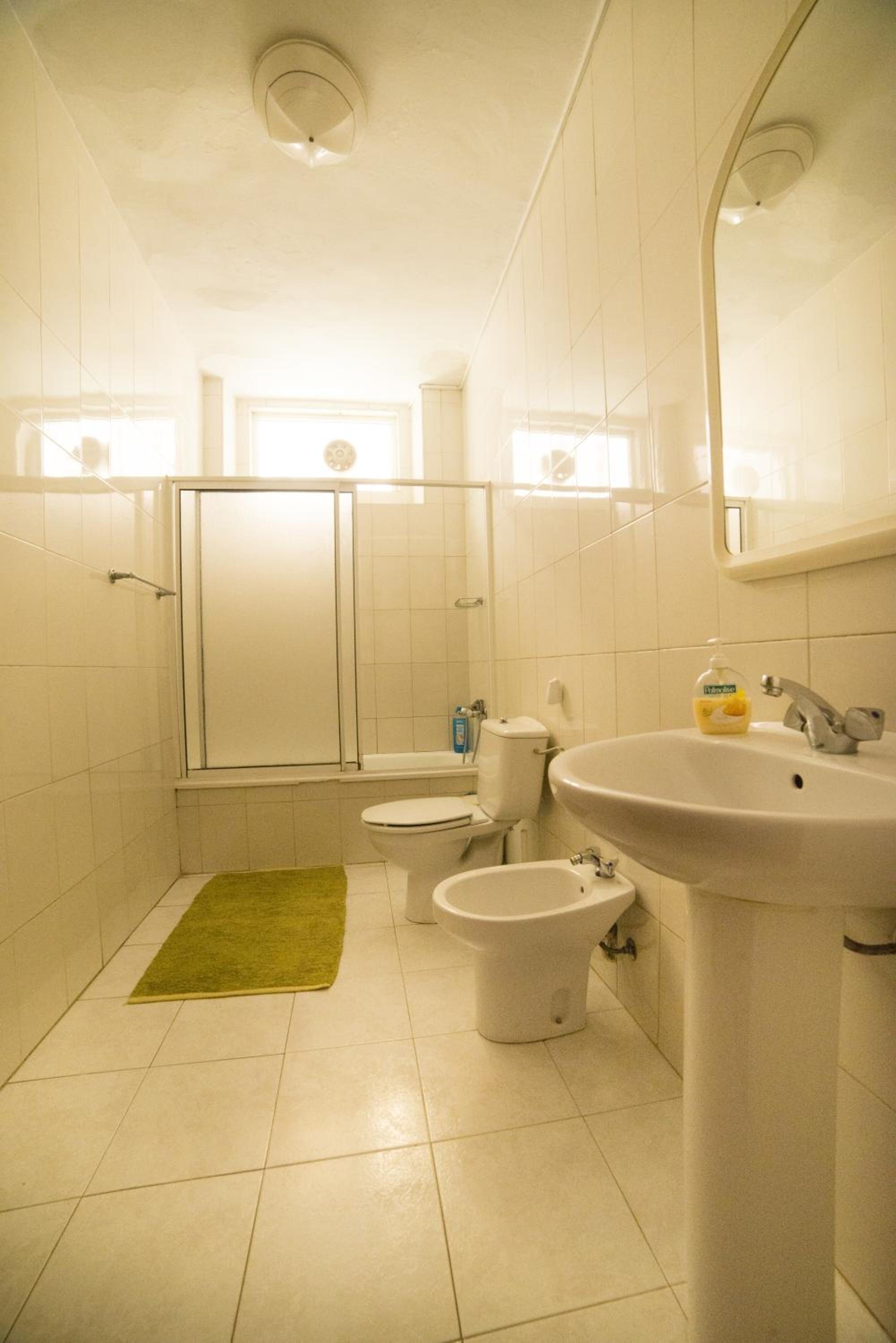 Single Room with Shared Bathroom photo 3