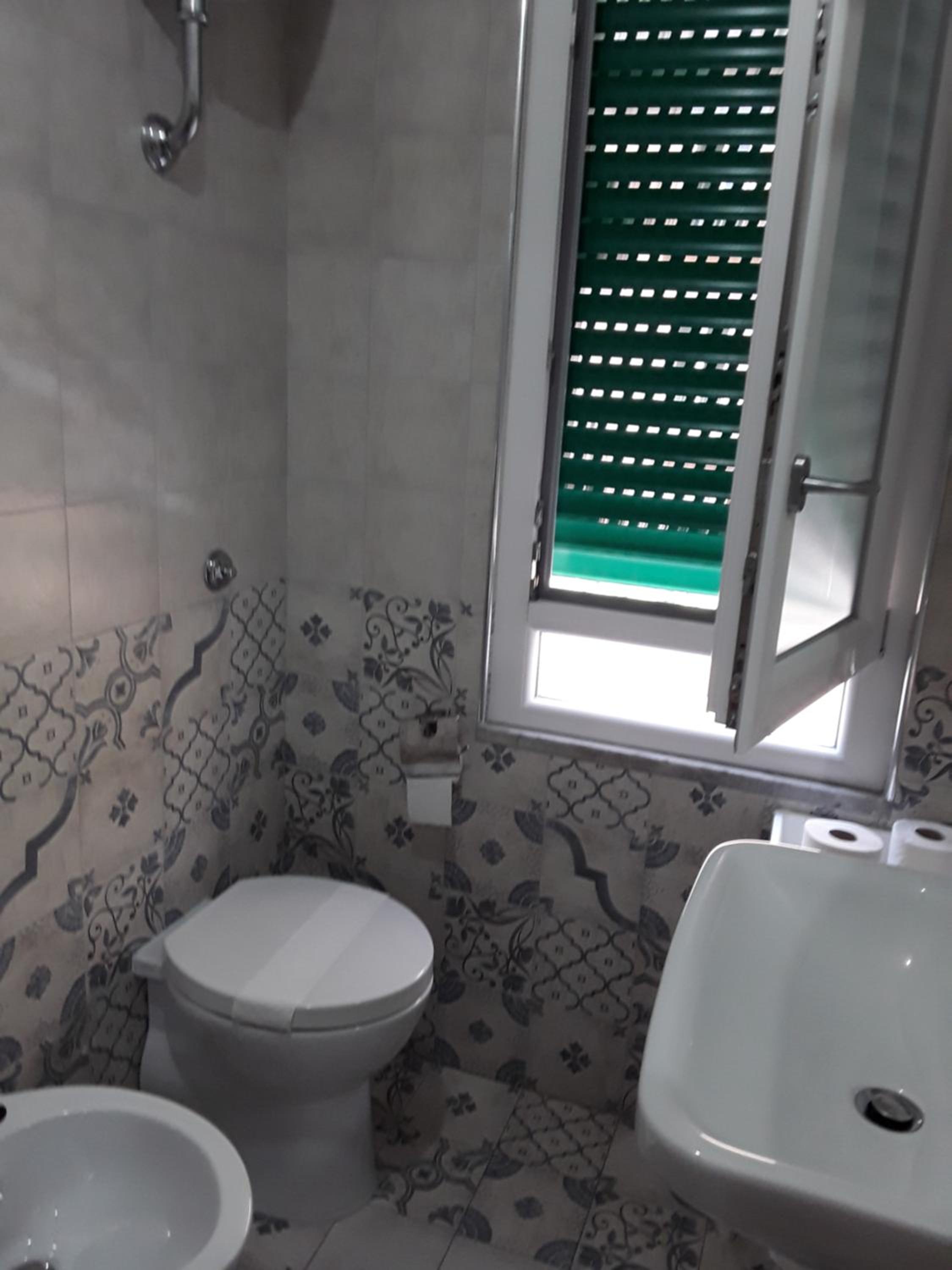 Double Room - Photo 5