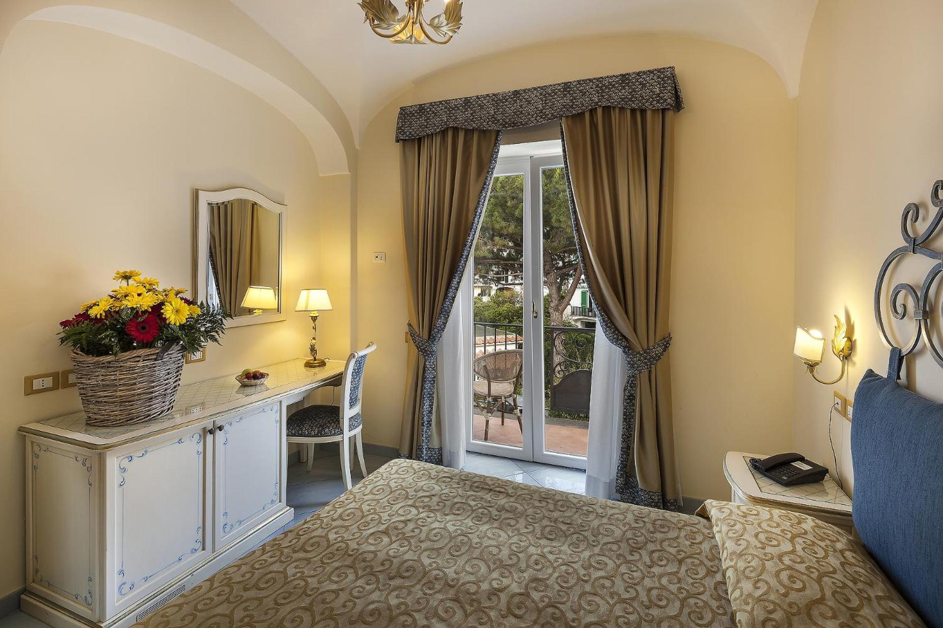 Standard Triple Room with Balcony - Photo 1
