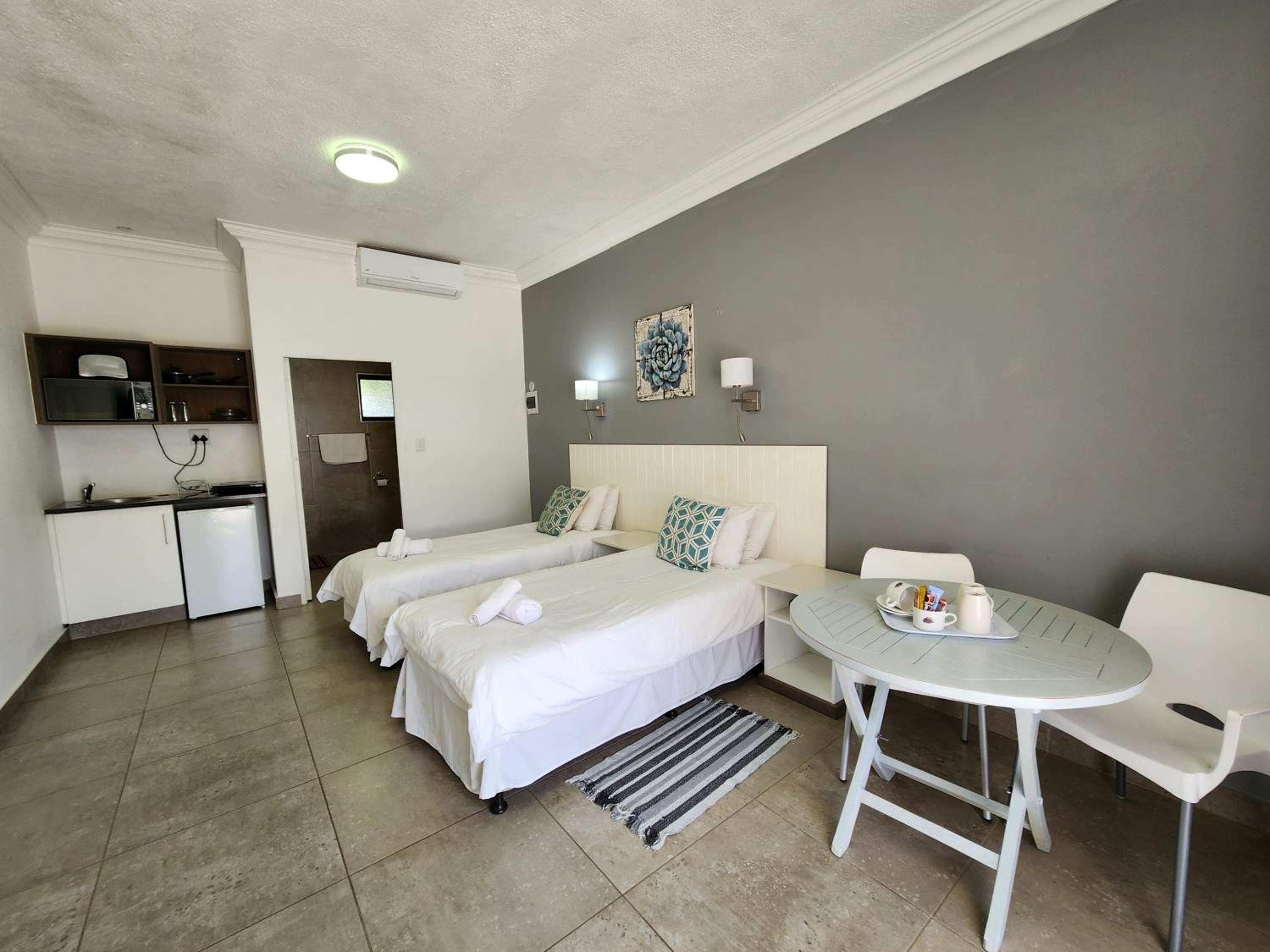 Double or Twin Room - Photo 5