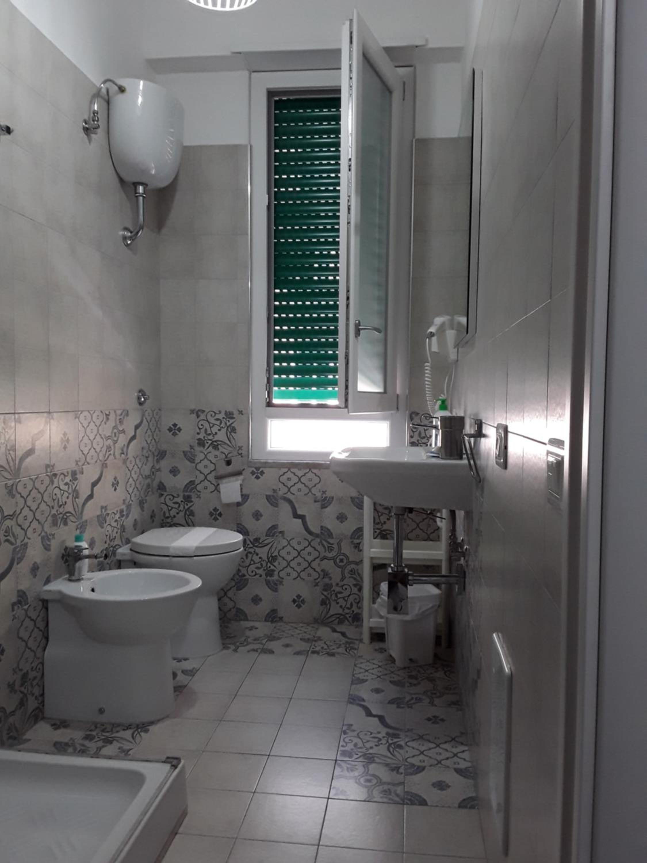 Double Room - Photo 4