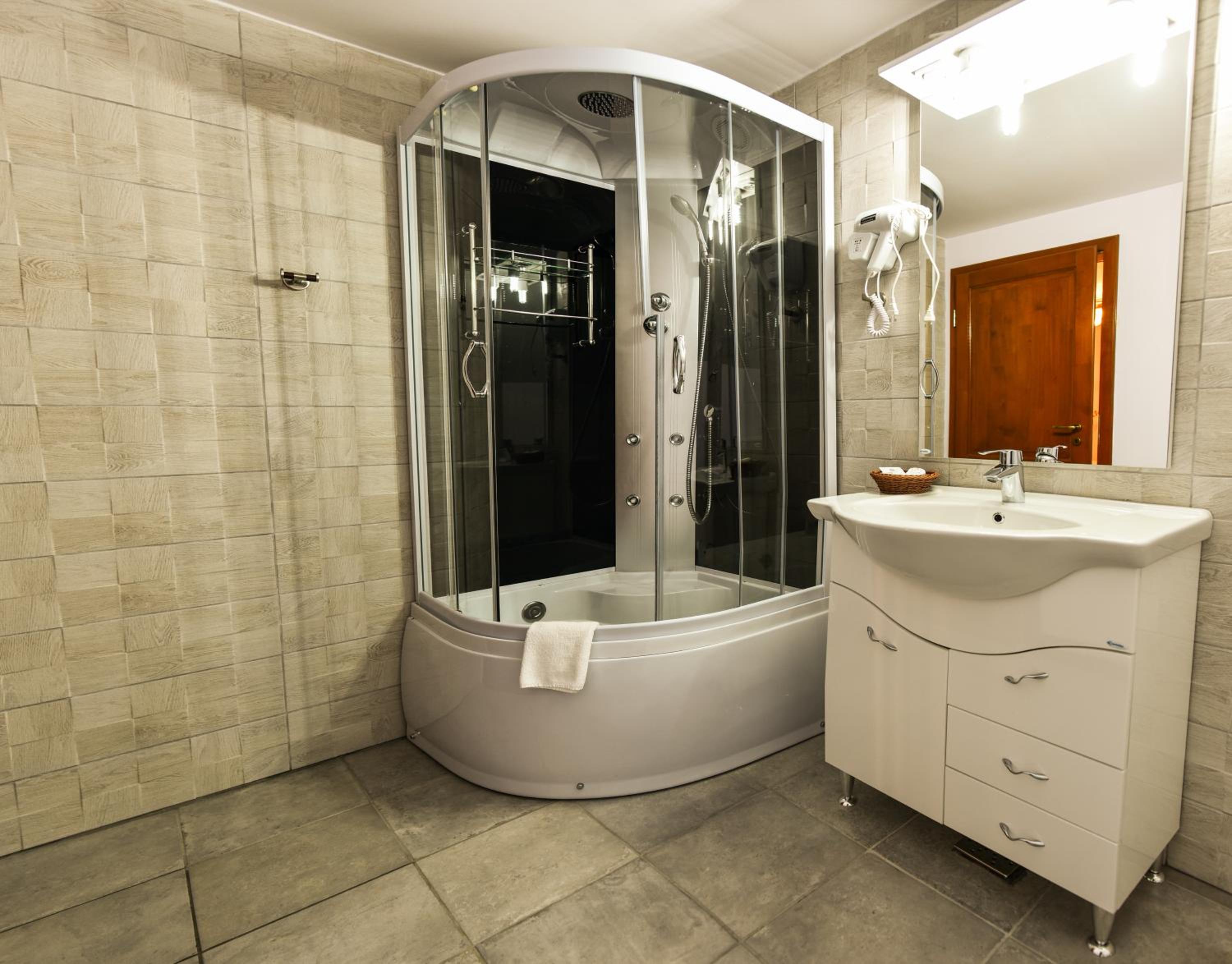 Deluxe Double Room With Balcony photo 3