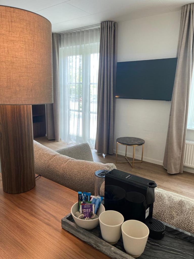 Premium King Room - Photo 2