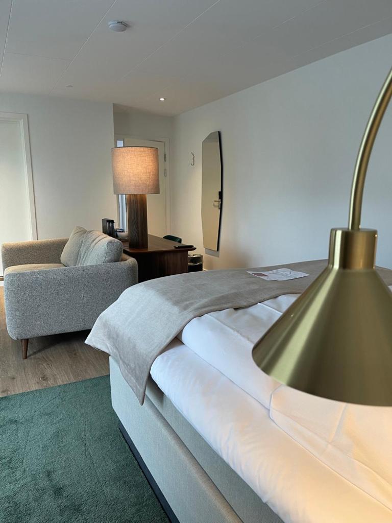 Premium King Room - Photo 3