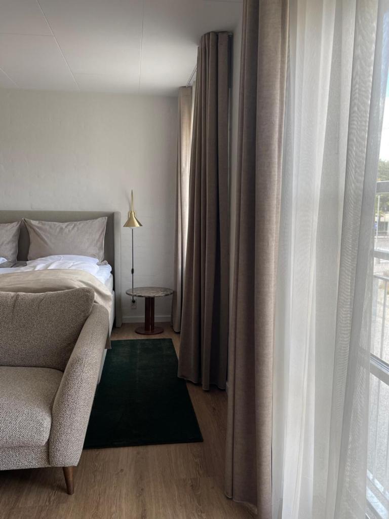 One-Bedroom Executive King Suite with Kitchenette - Non-Smoking - Photo 2