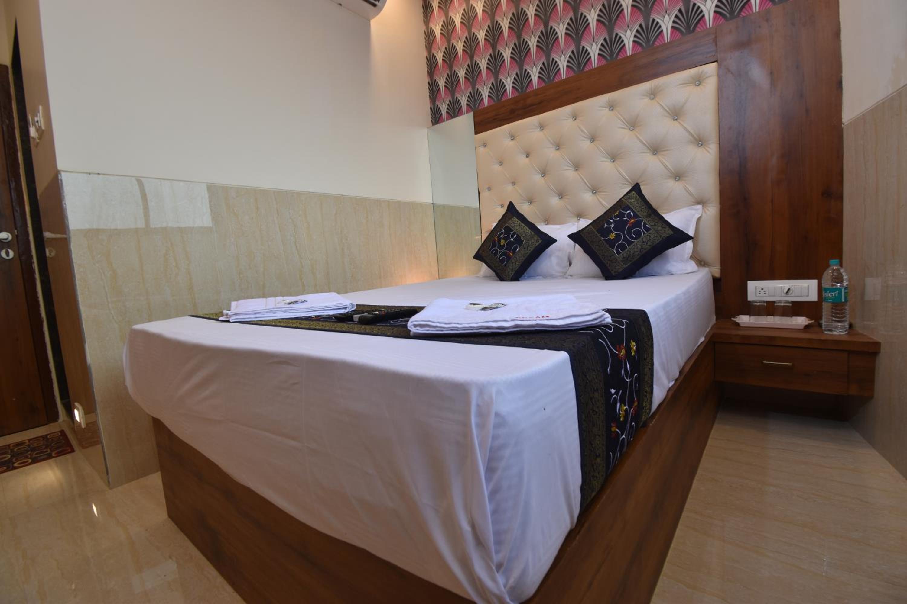 Deluxe Room - Photo 8