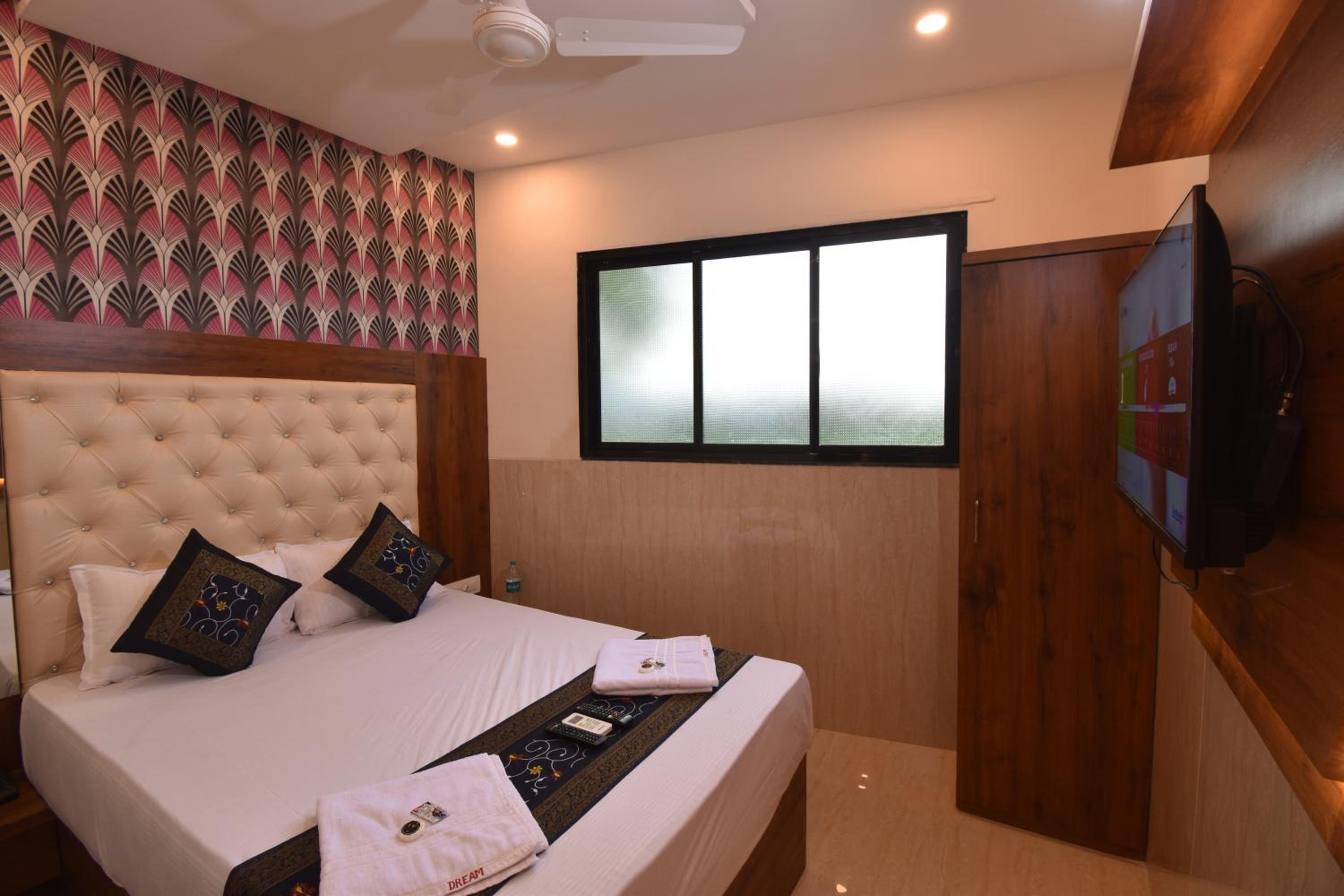Deluxe Room - Photo 4