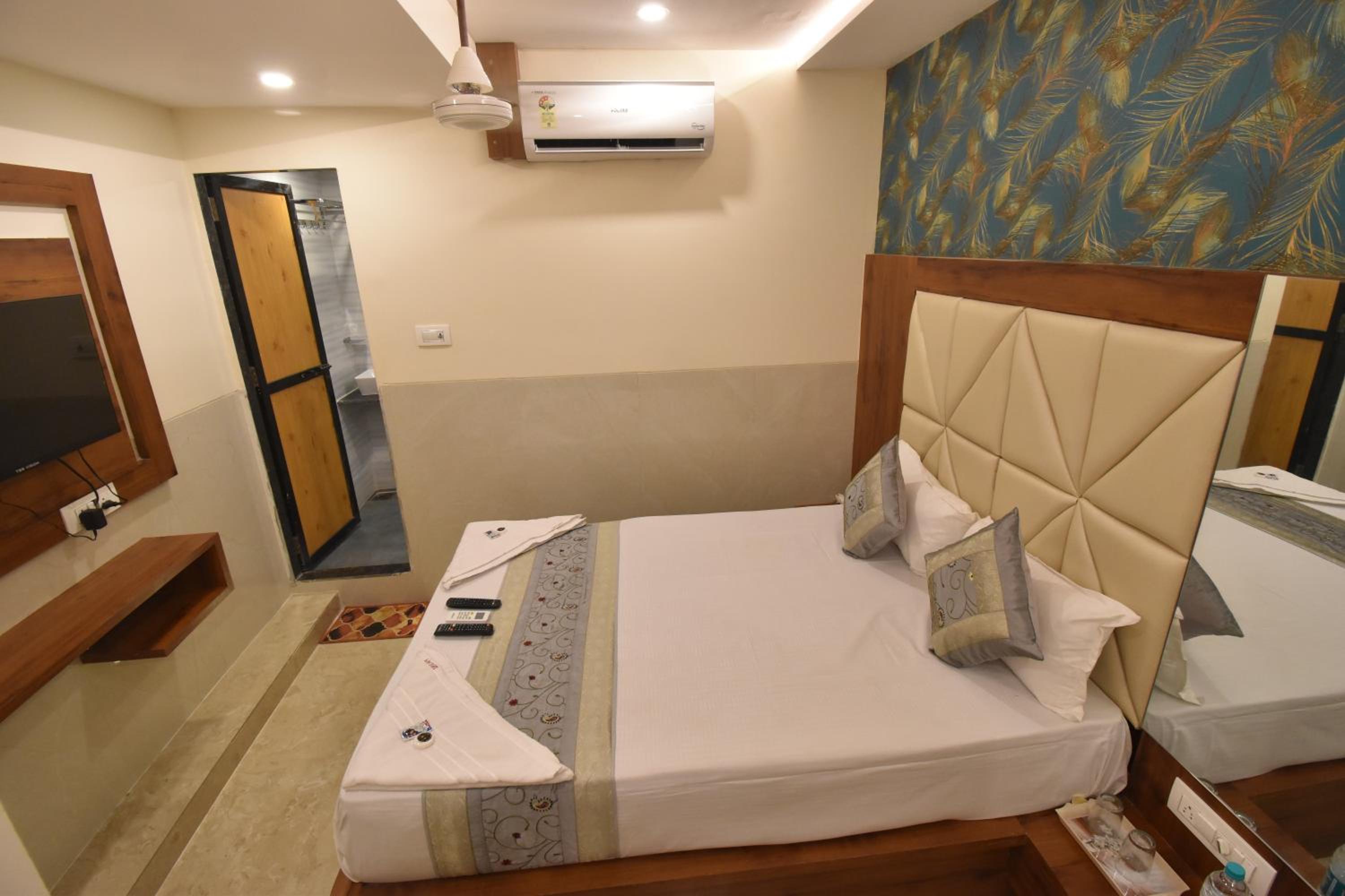Superior King Room - Photo 3