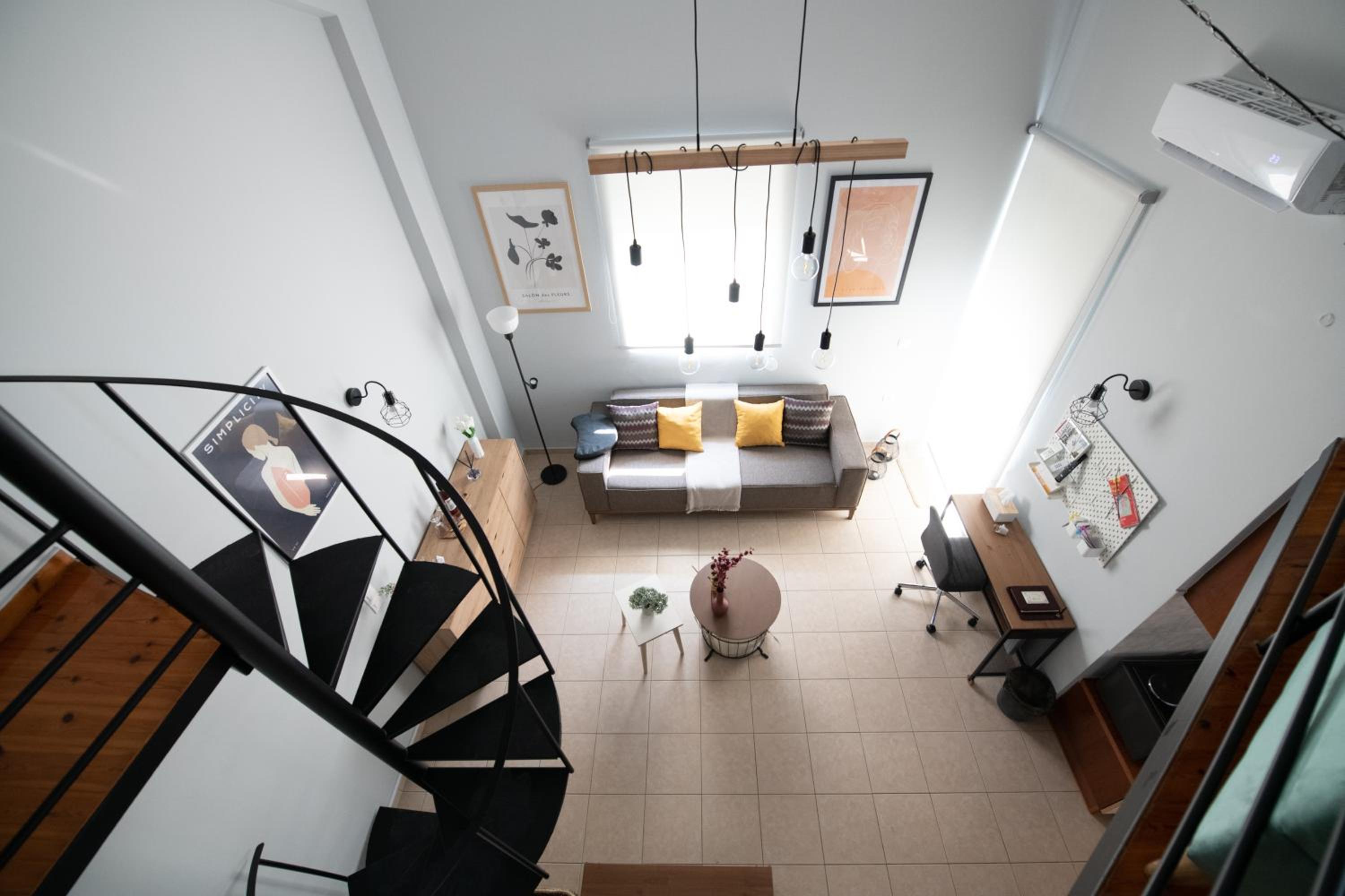 One-Bedroom Apartment photo 1