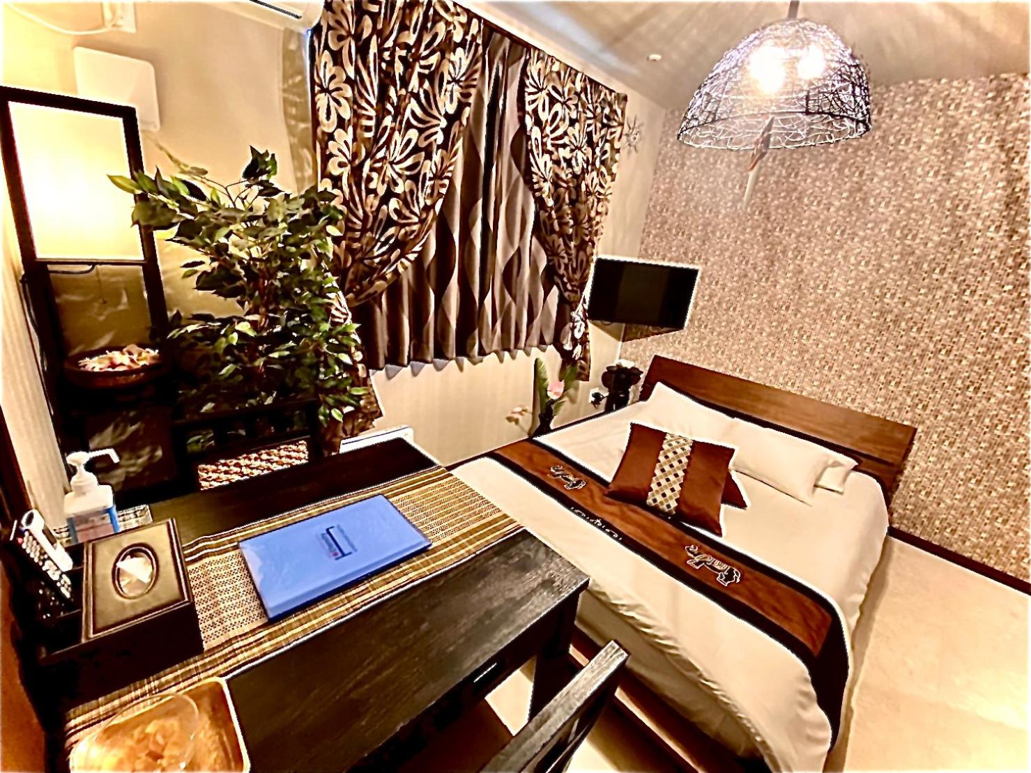 One-Bedroom Apartment photo 1