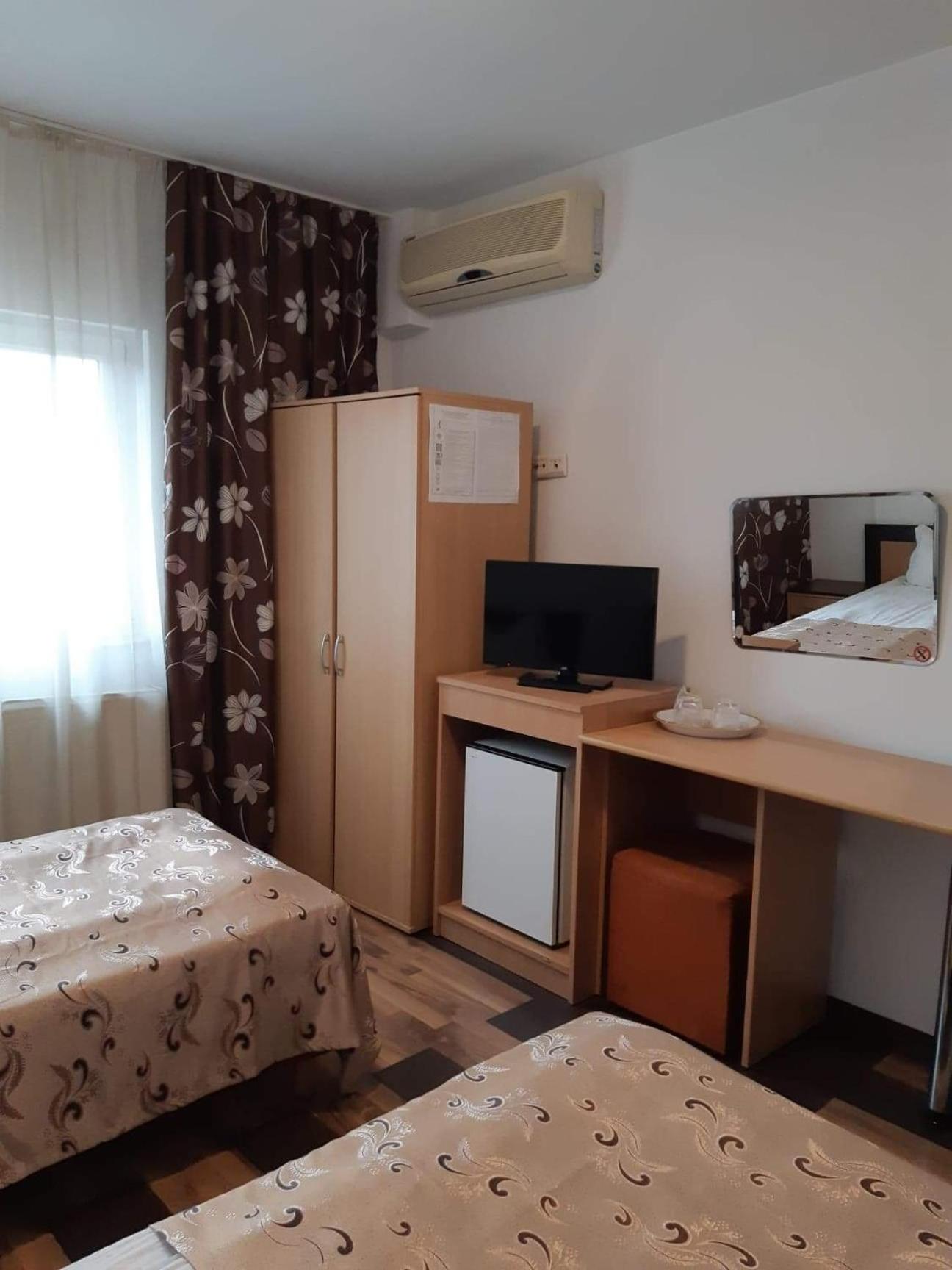 Standard Double or Twin Room photo 3