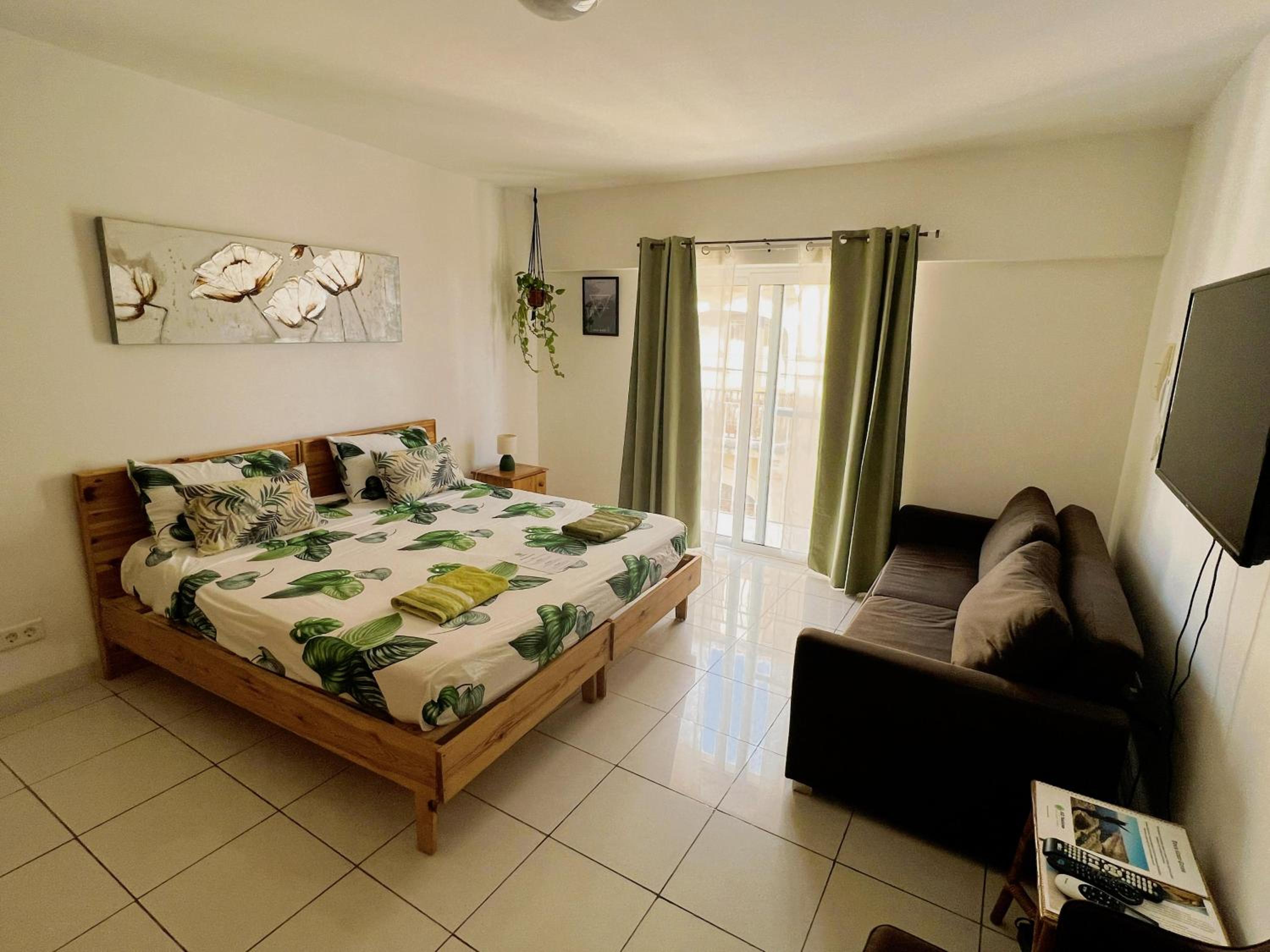 Family Room with Balcony photo 1