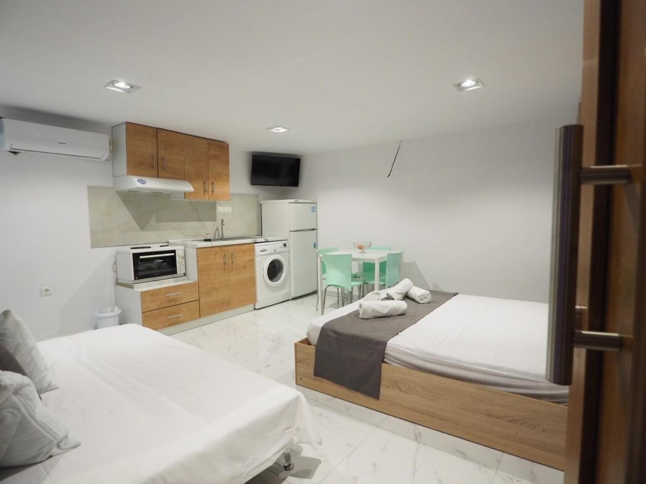 One-Bedroom Apartment photo 2