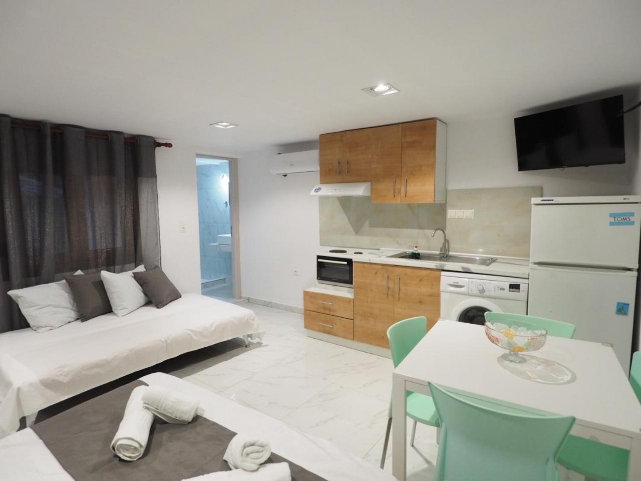 One-Bedroom Apartment photo 3