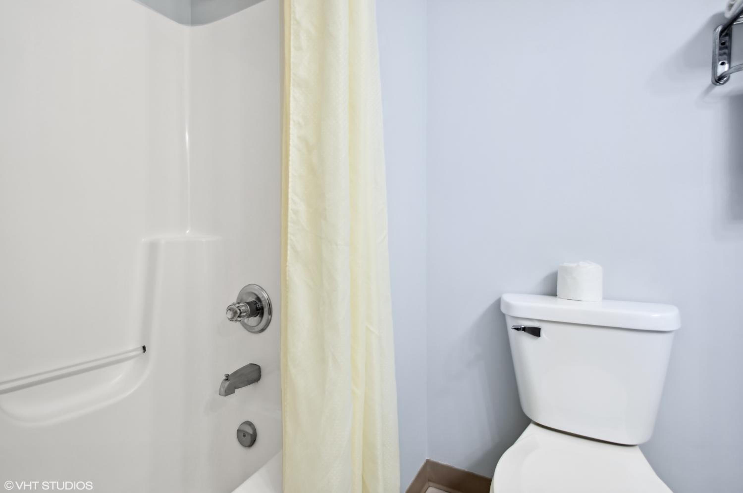 Deluxe King Room photo 2