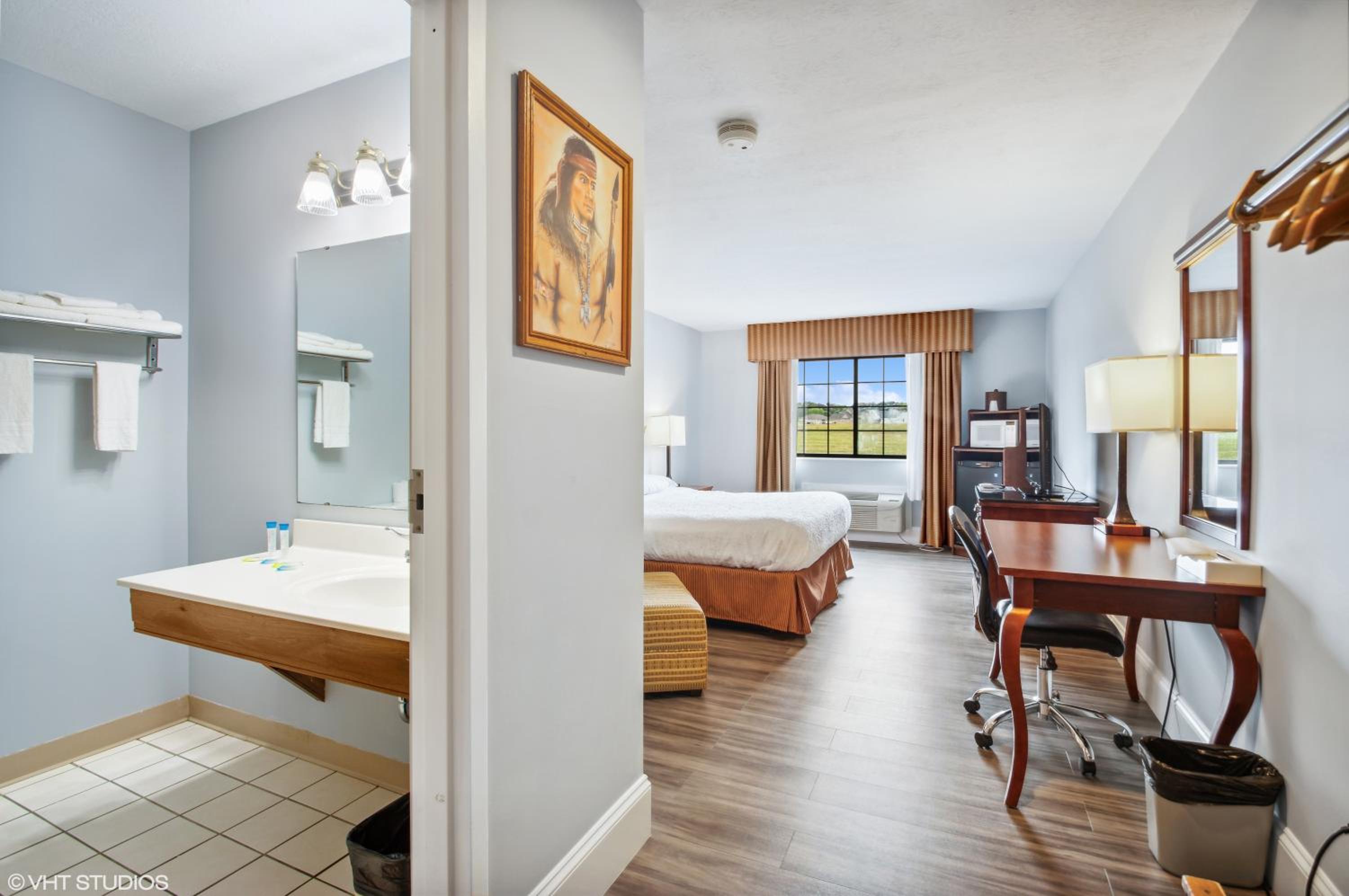 Deluxe King Room photo 1