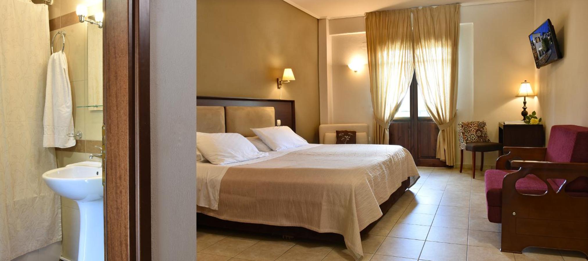 Double Room with Balcony photo 3