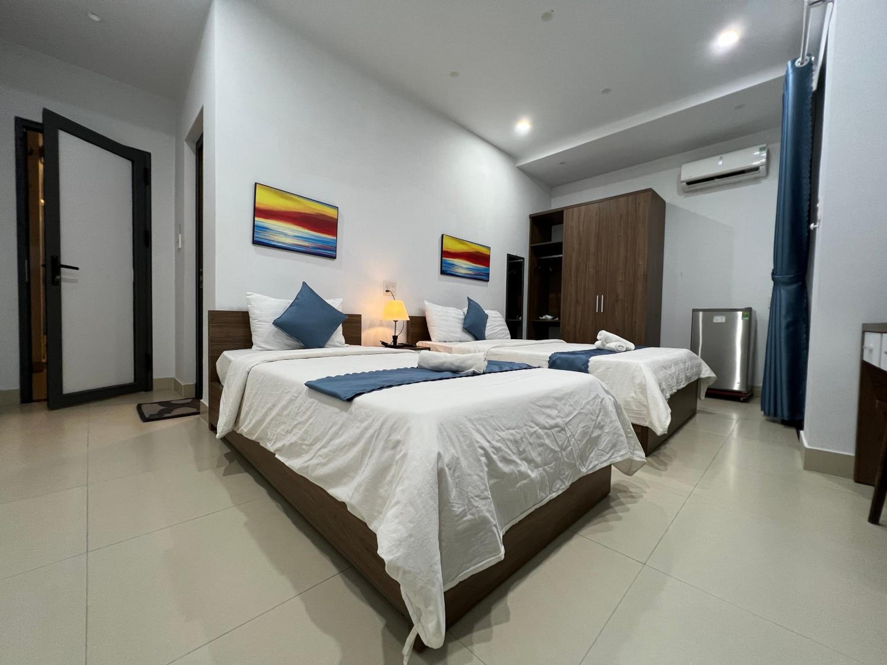 Family Room with Balcony photo 1