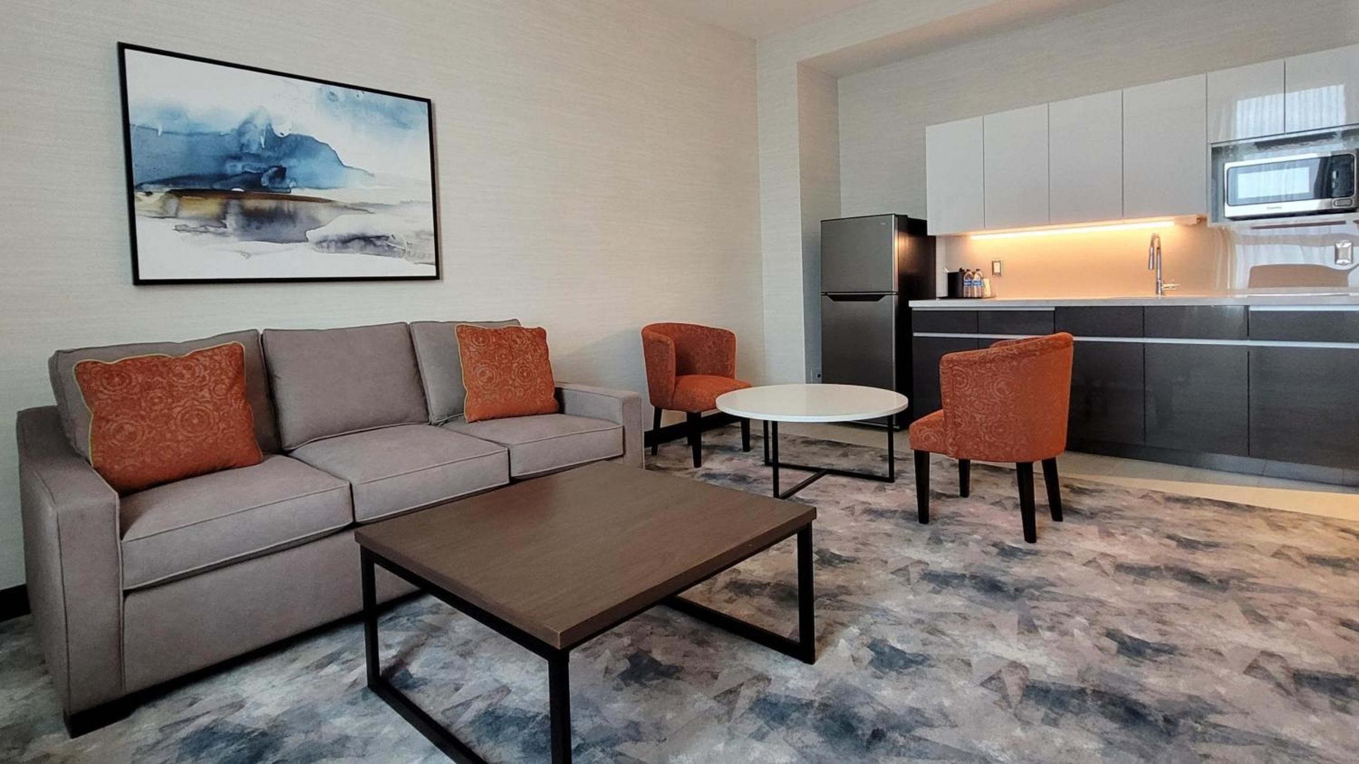Executive Suite - Photo 5