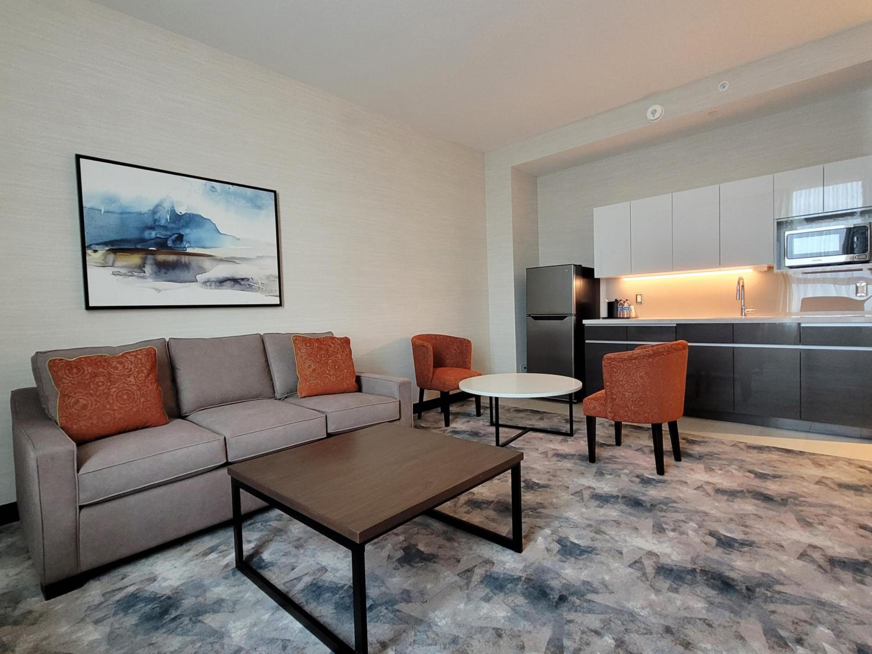 Corner King Suite - Photo 4