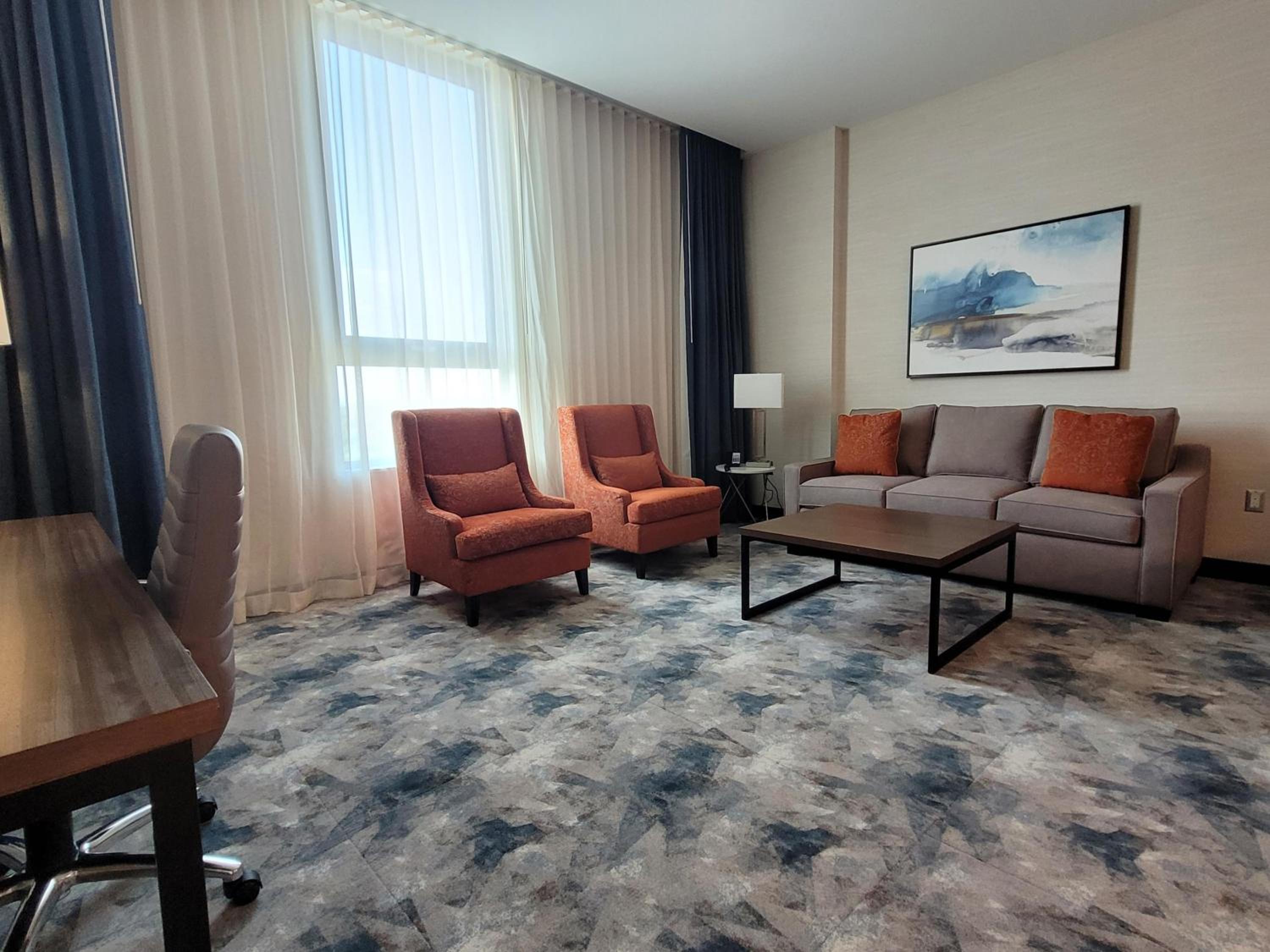 Executive Suite - Photo 7