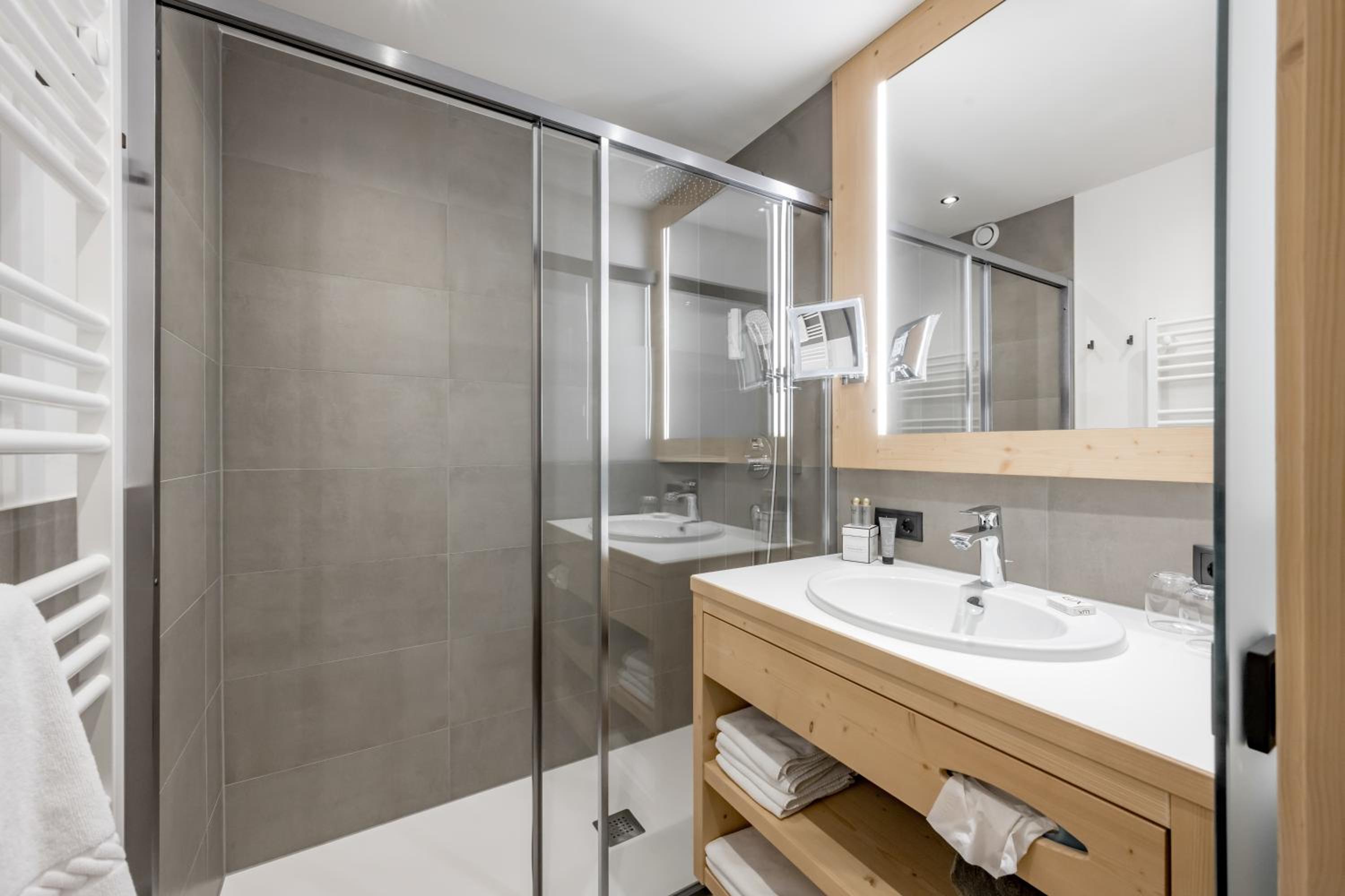 Deluxe Double Room with Shower photo 3