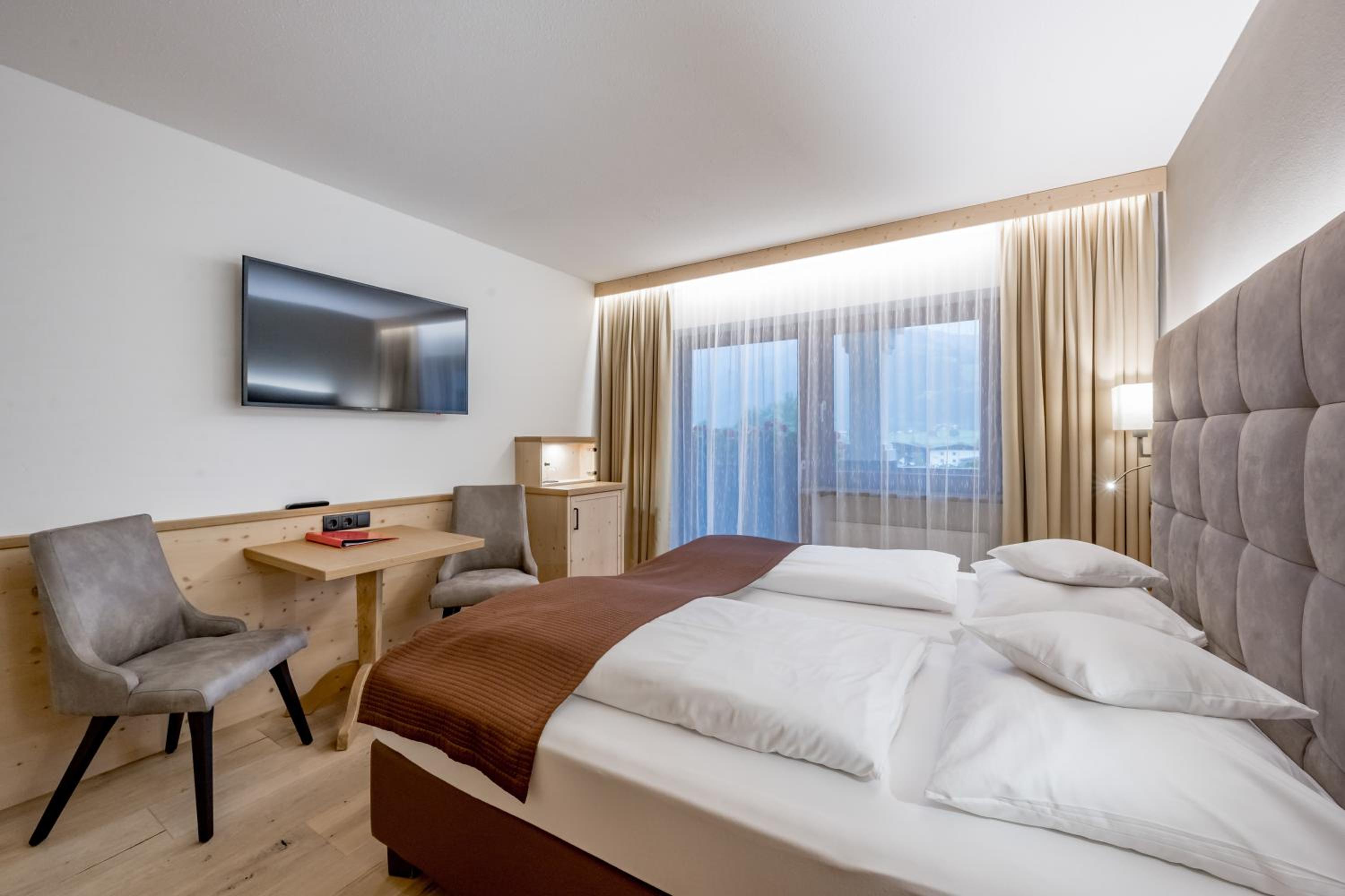 Deluxe Double Room with Shower photo 2