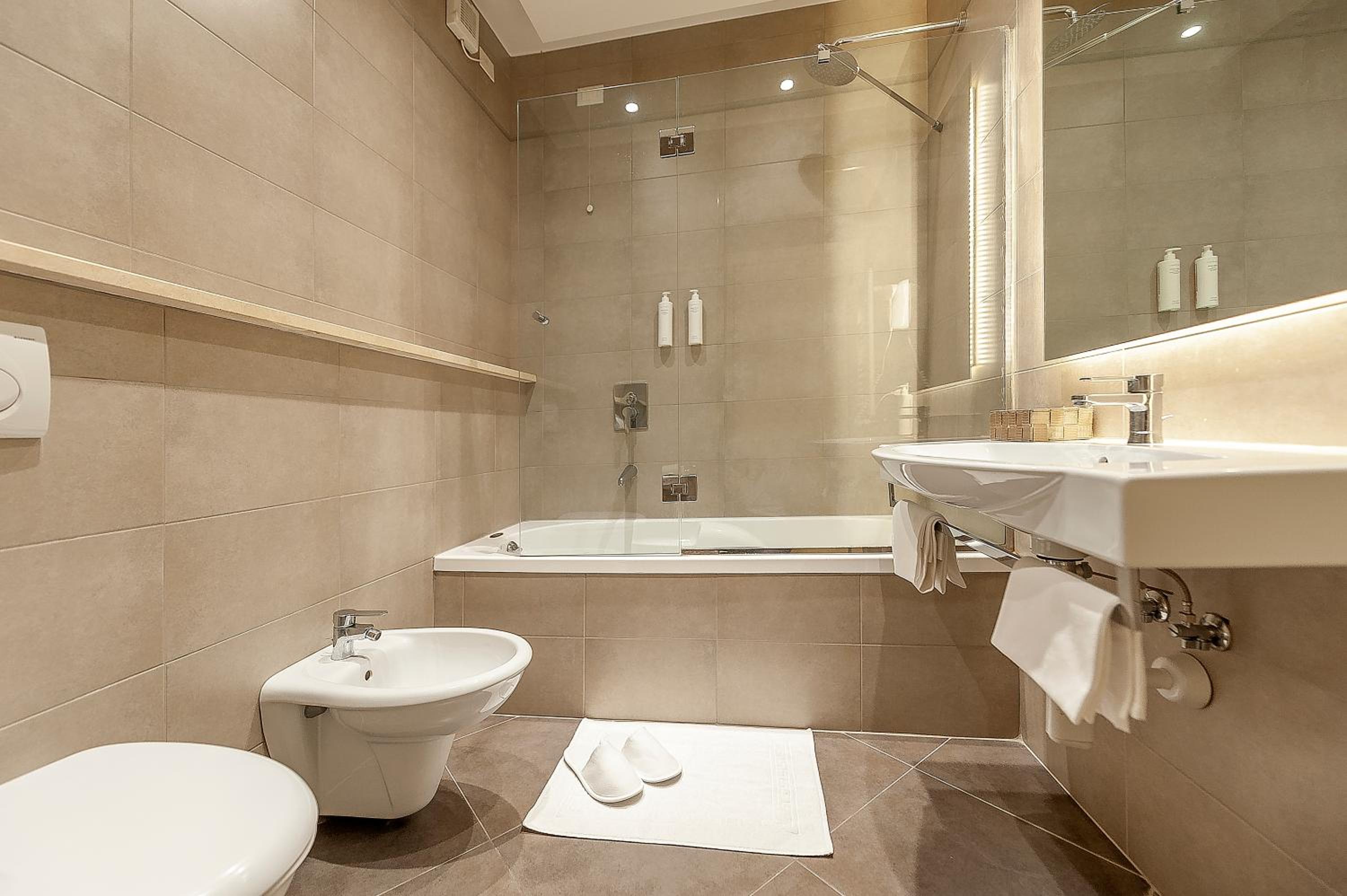 Standard Double or Twin Room photo 3