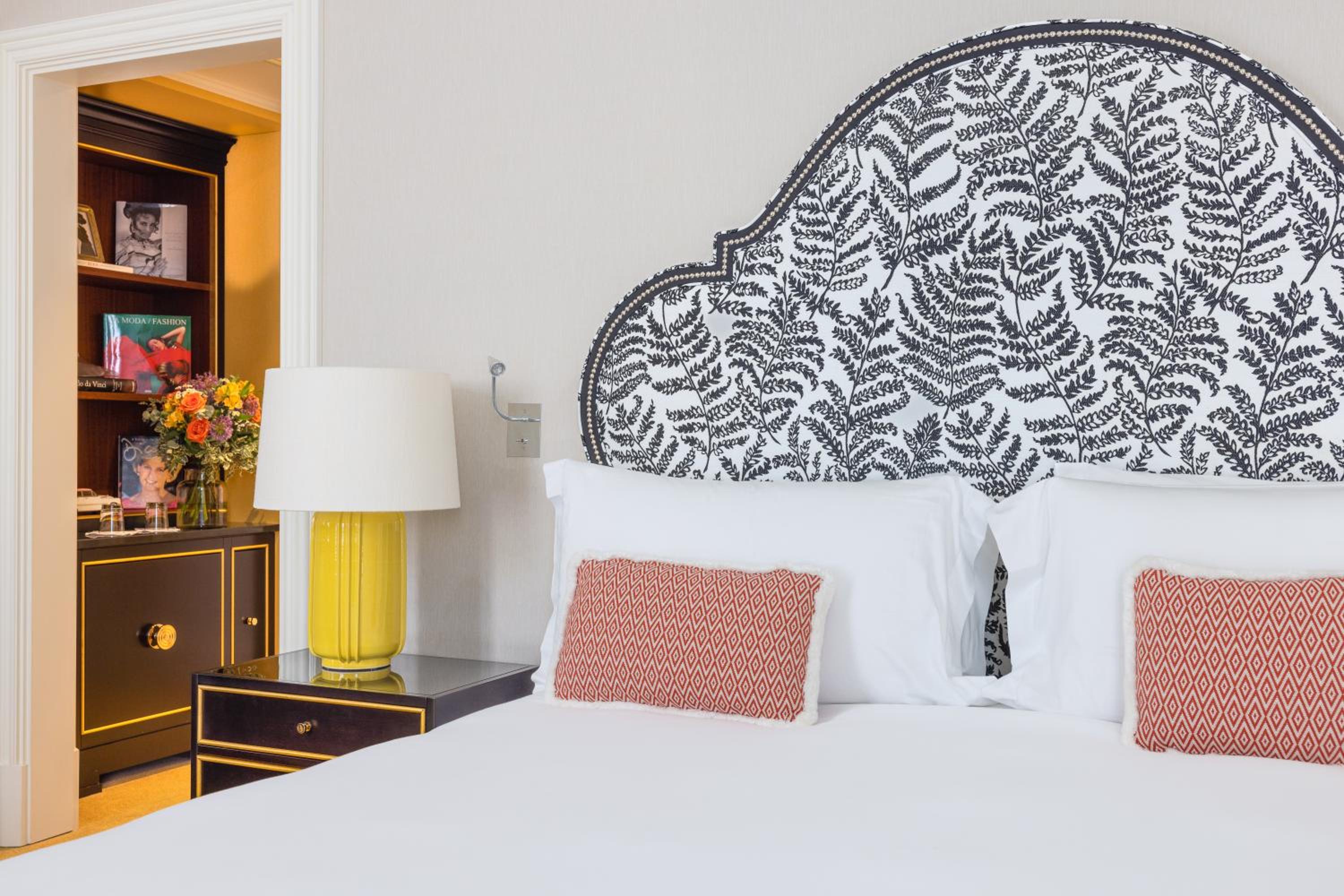 Deluxe Double Room thumbnail 5