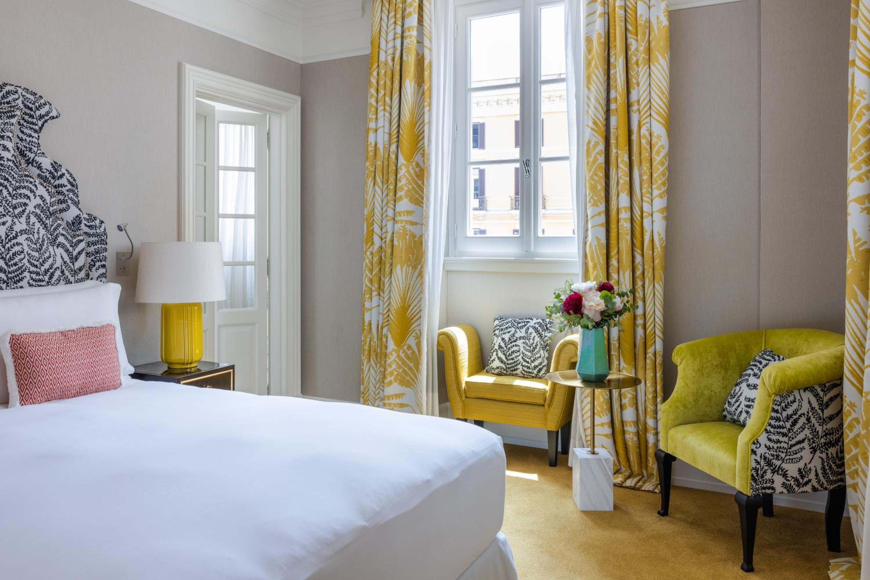 Deluxe Double Room thumbnail 6