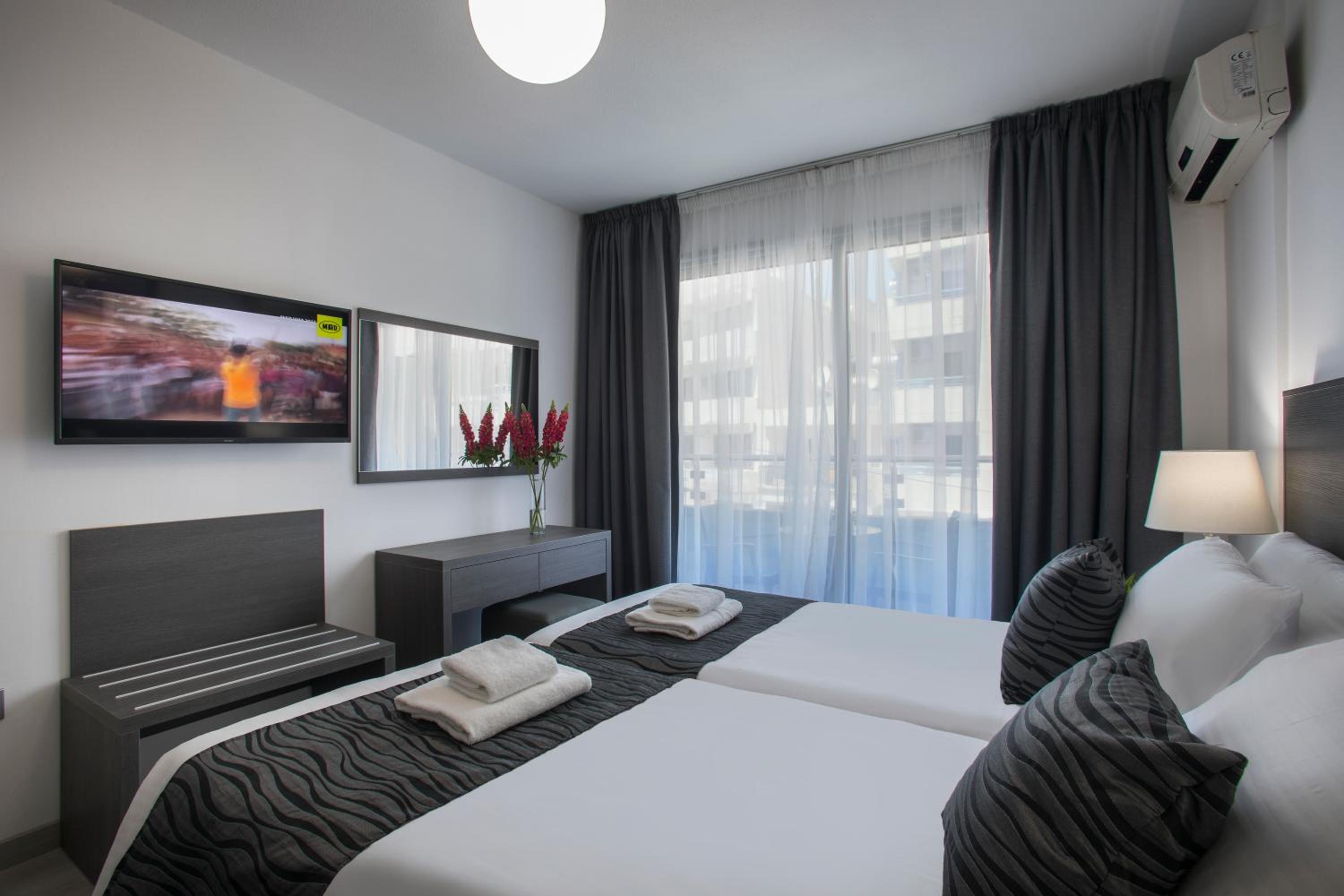 Superior One-Bedroom Apartment