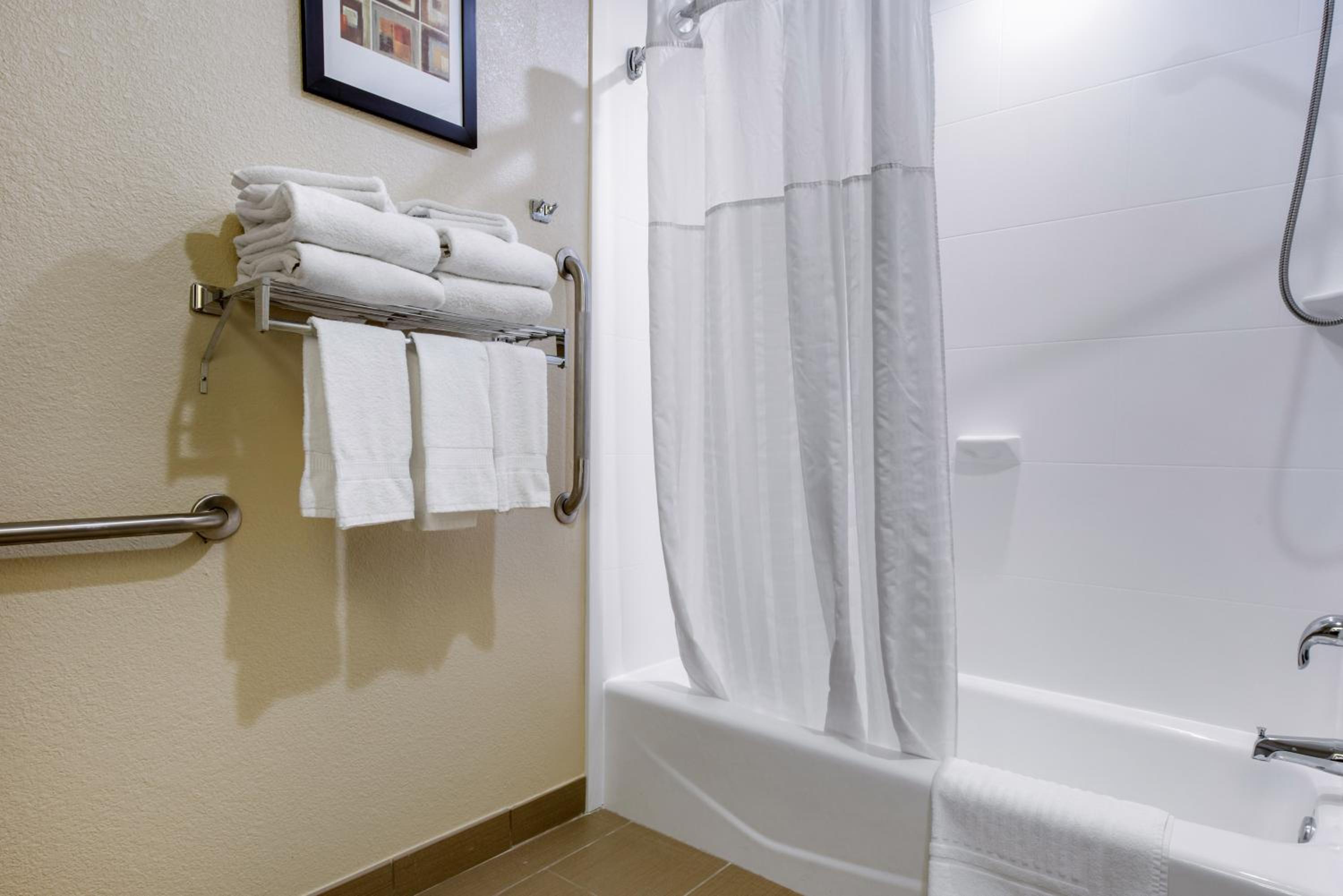 King Suite - Accessible/Non-Smoking - Photo 2