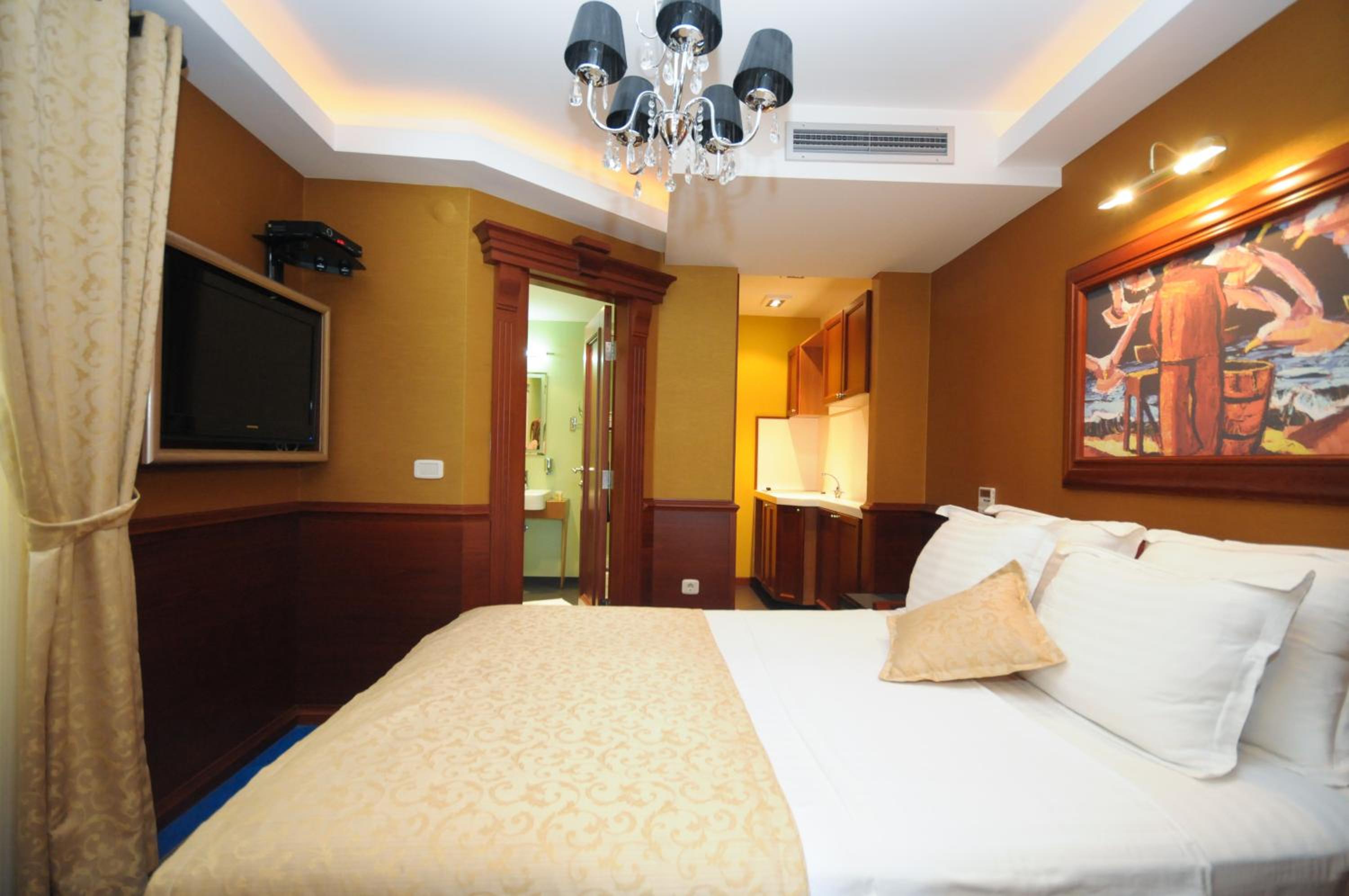 Deluxe Double Room with Balcony photo 1