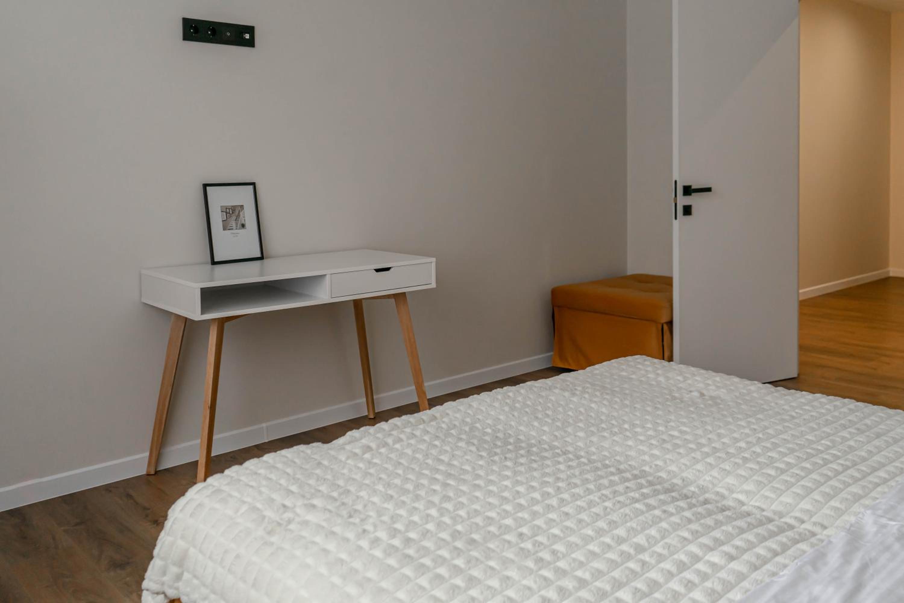 One-Bedroom Apartment photo 1