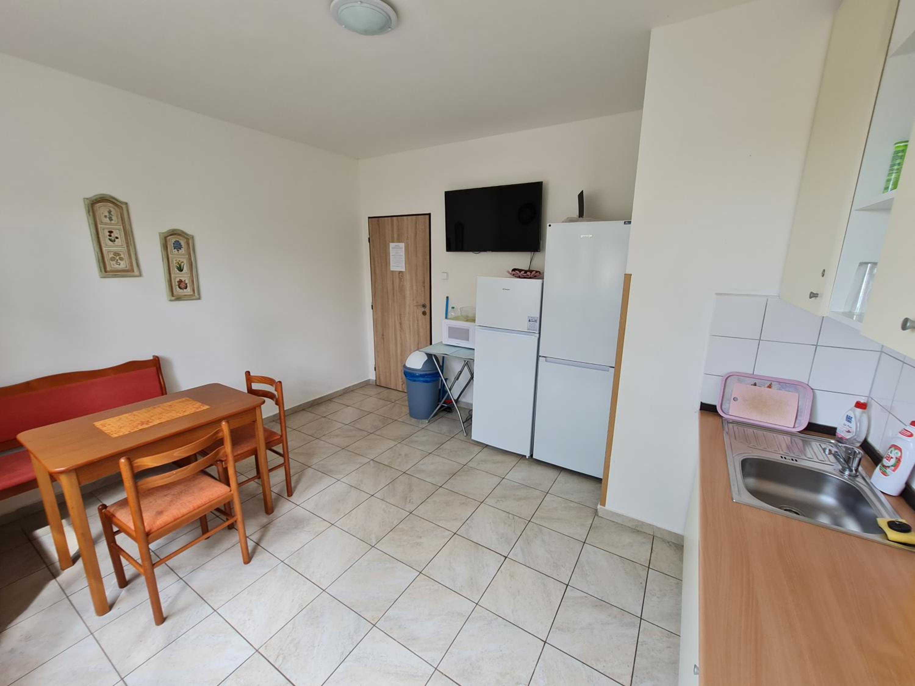 Basic Triple Room with Shared Bathroom photo 3
