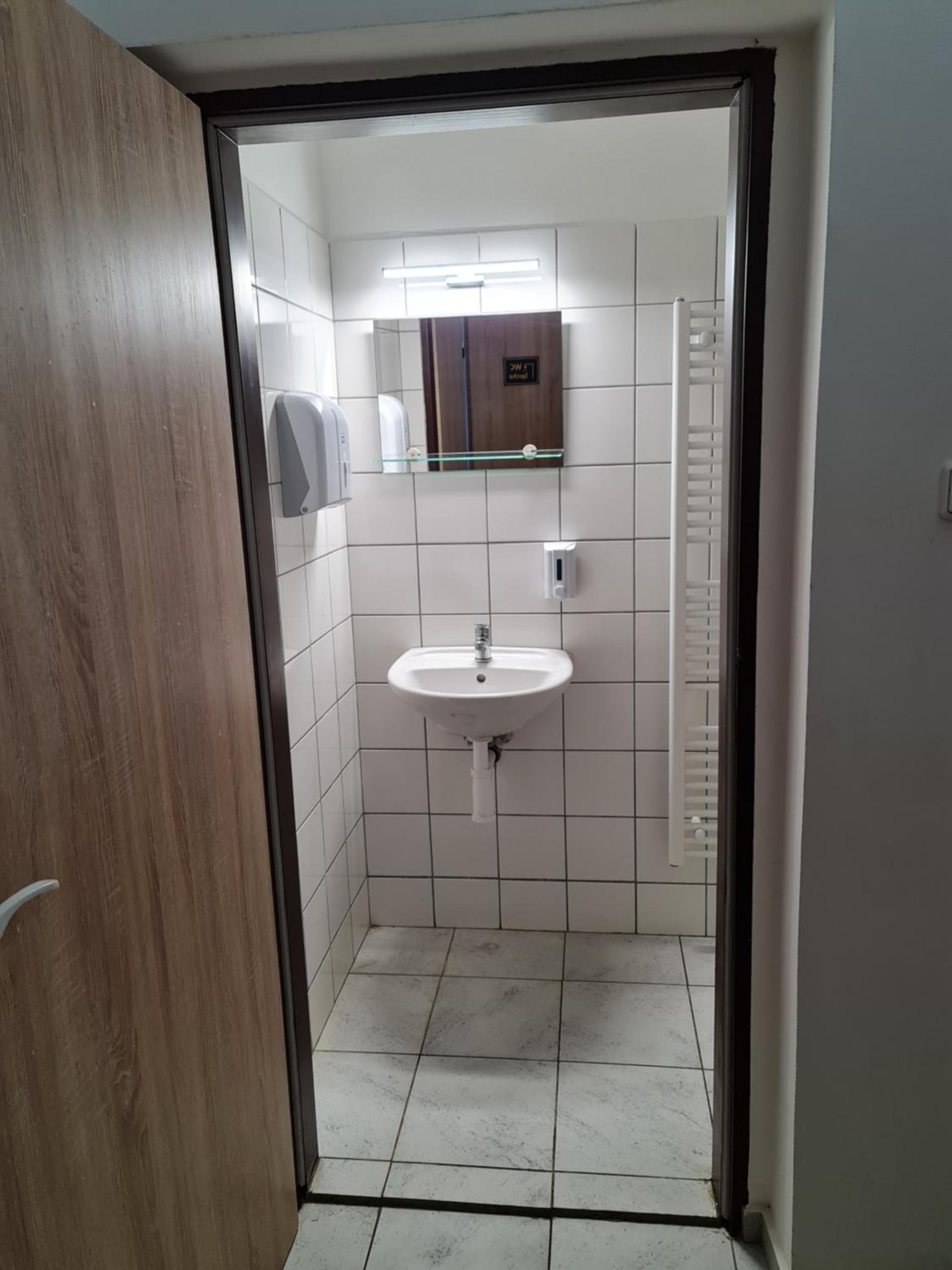 Basic Triple Room with Shared Bathroom photo 3