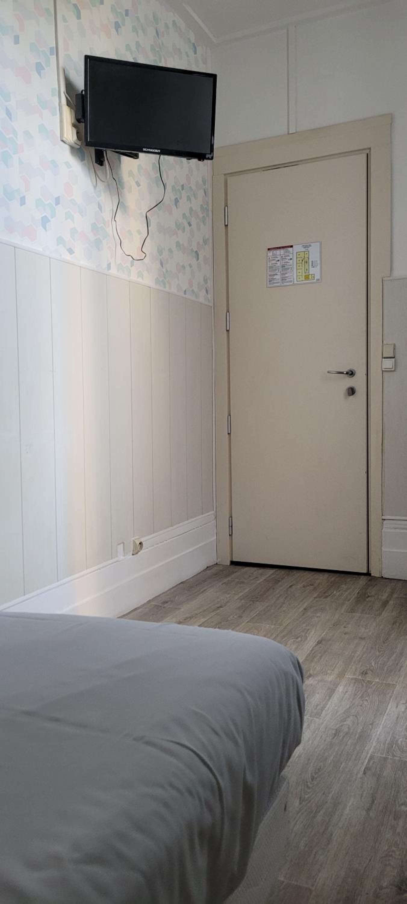 Double Room with Shared Bathroom and Toilet photo 3