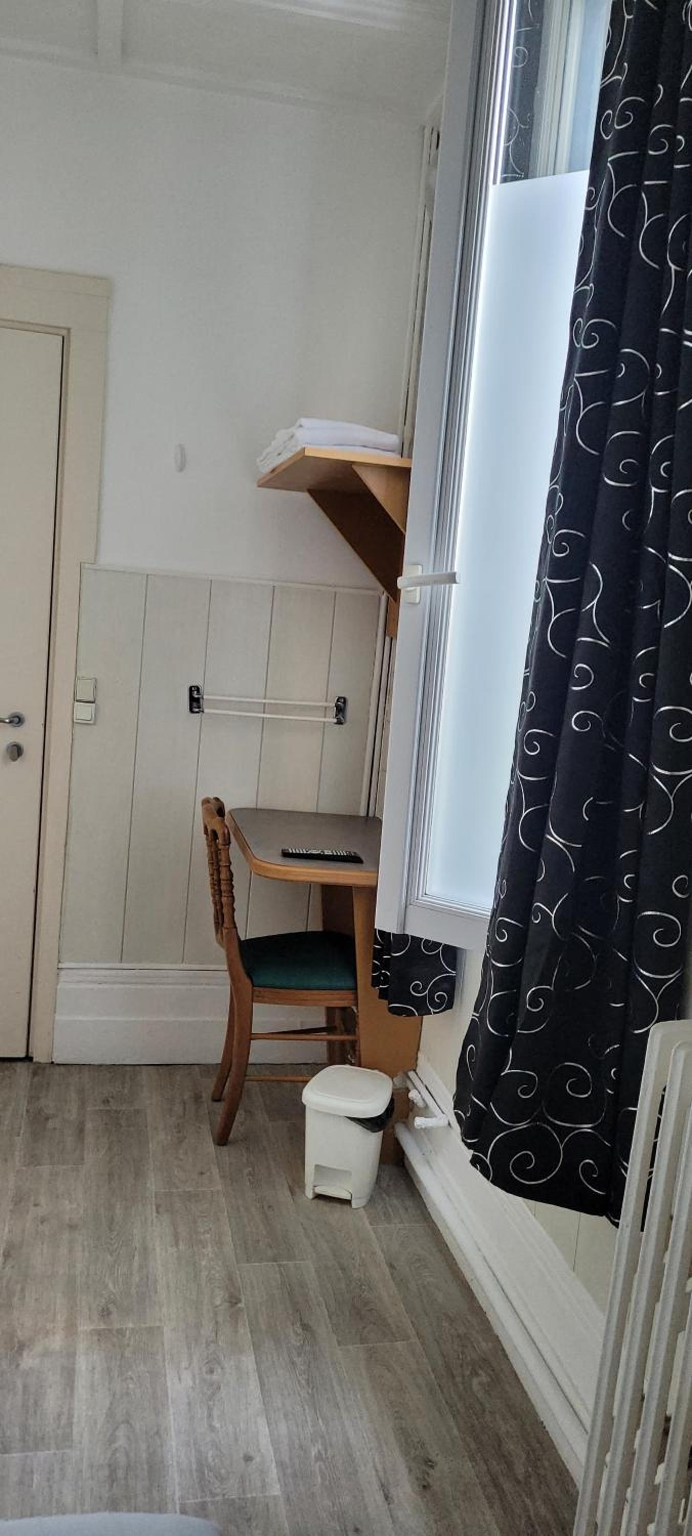 Double Room with Shared Bathroom and Toilet photo 2