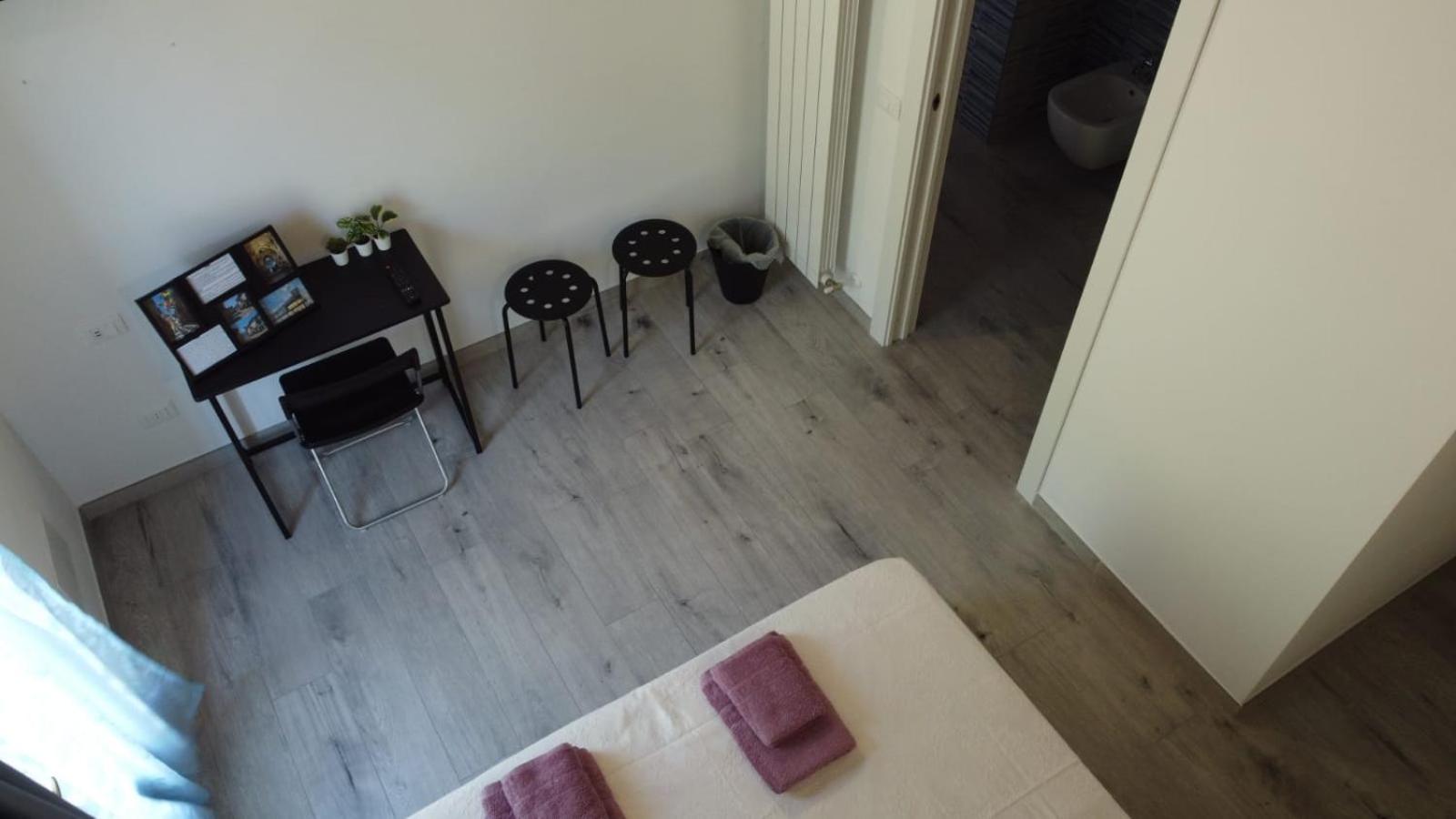 Triple Room with Lake View - Photo 7