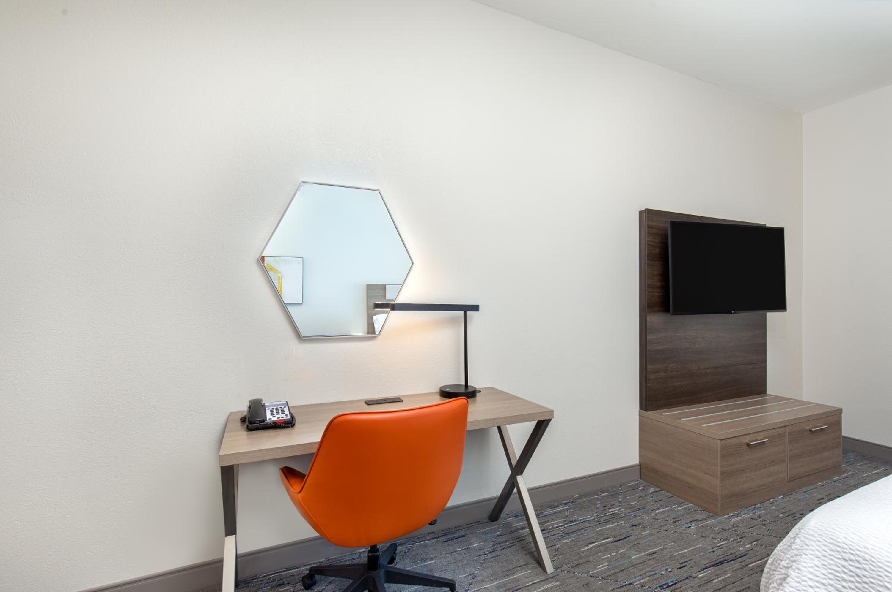 Standard King Room - Photo 6